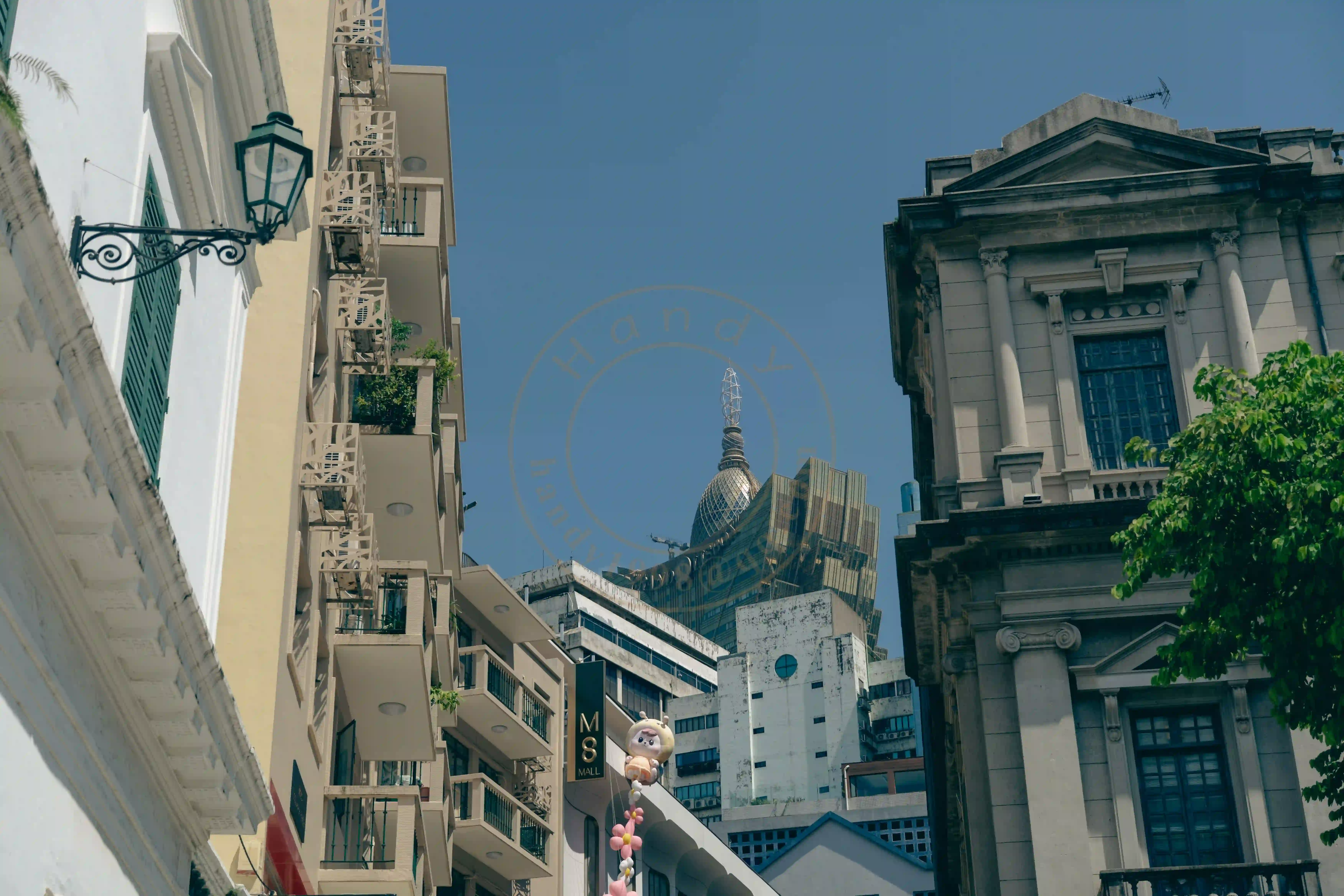 <h2 class='text-xl text-white'></h2>