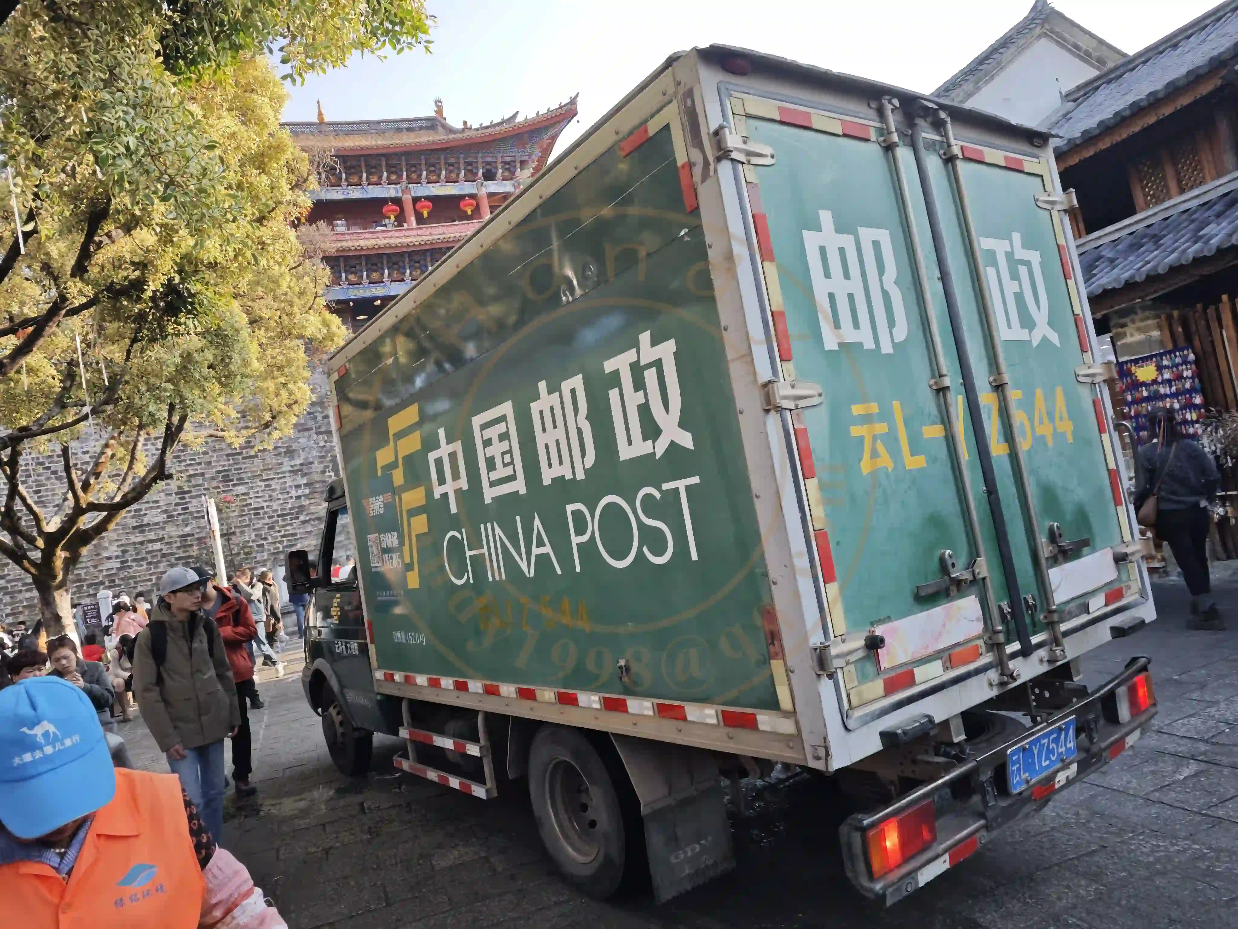 <h2 class='text-xl text-white'></h2>