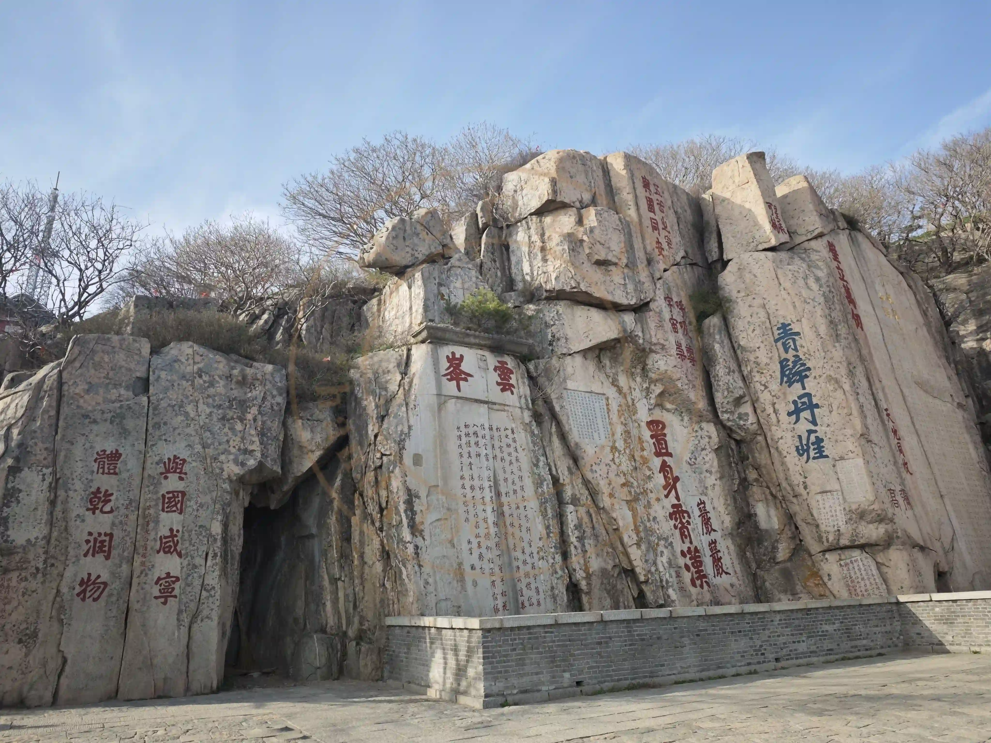 <h2 class='text-xl text-white'></h2>