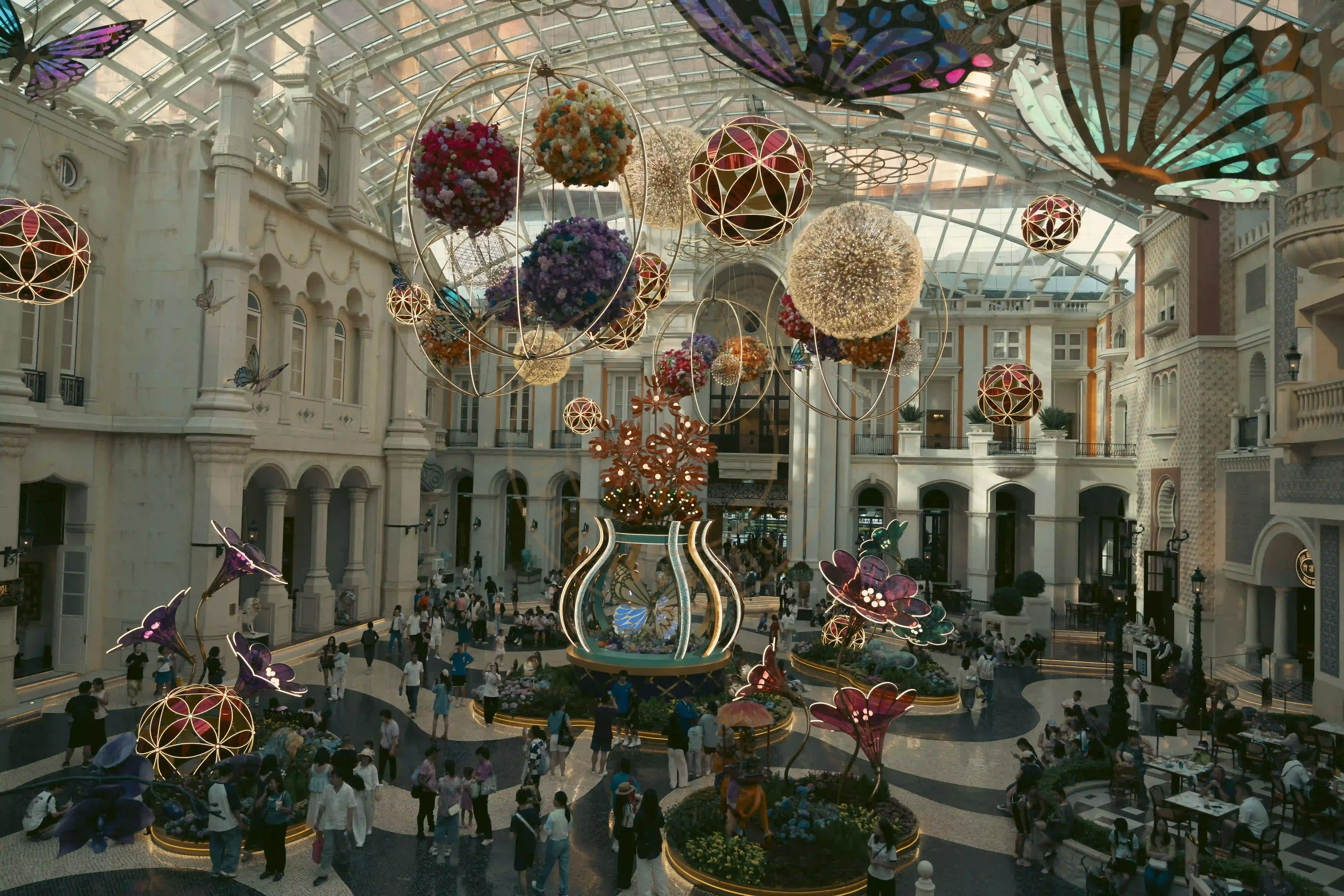 <h2 class='text-xl text-white'></h2>