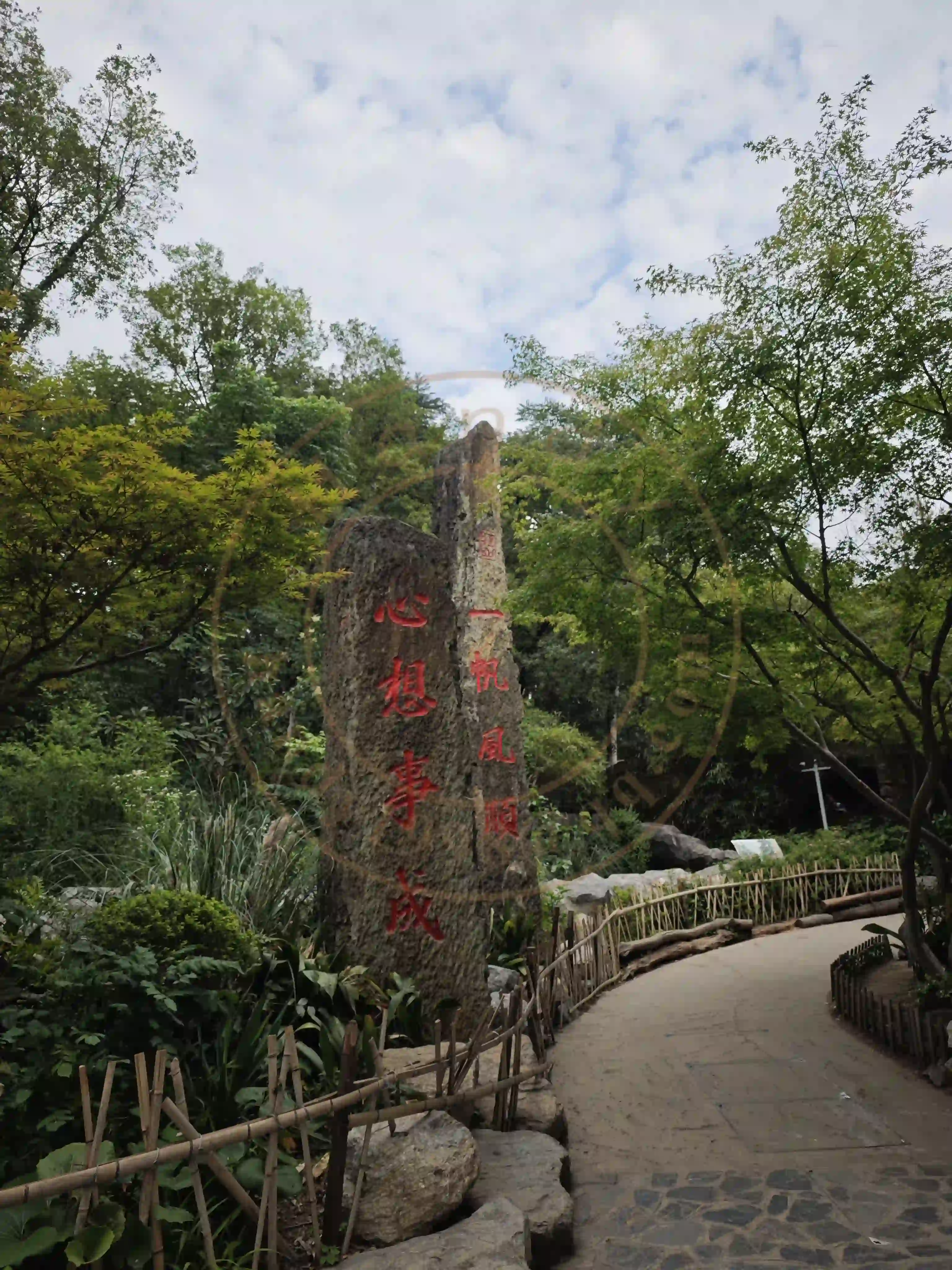 <h2 class='text-xl text-white'></h2>