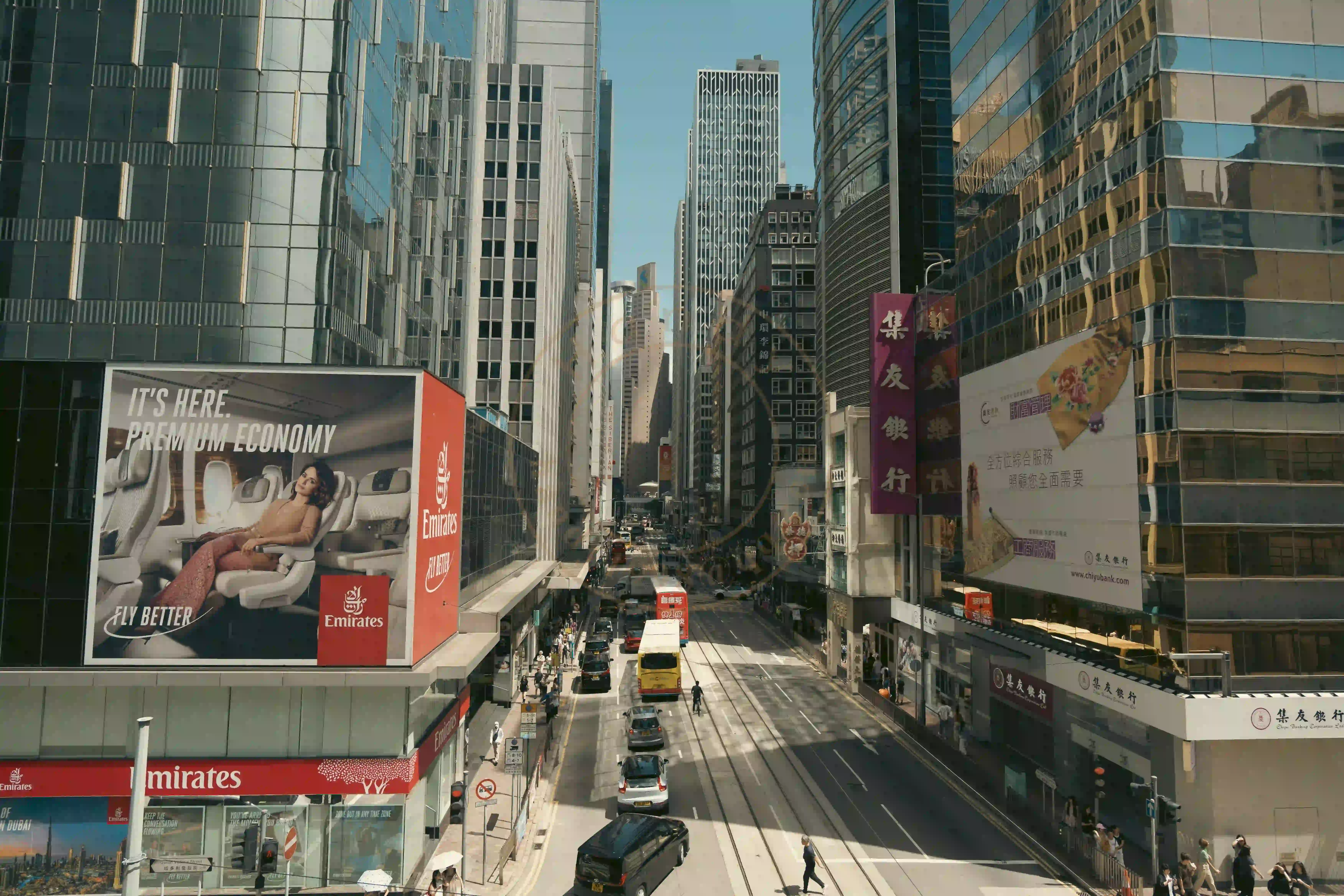 <h2 class='text-xl text-white'></h2>