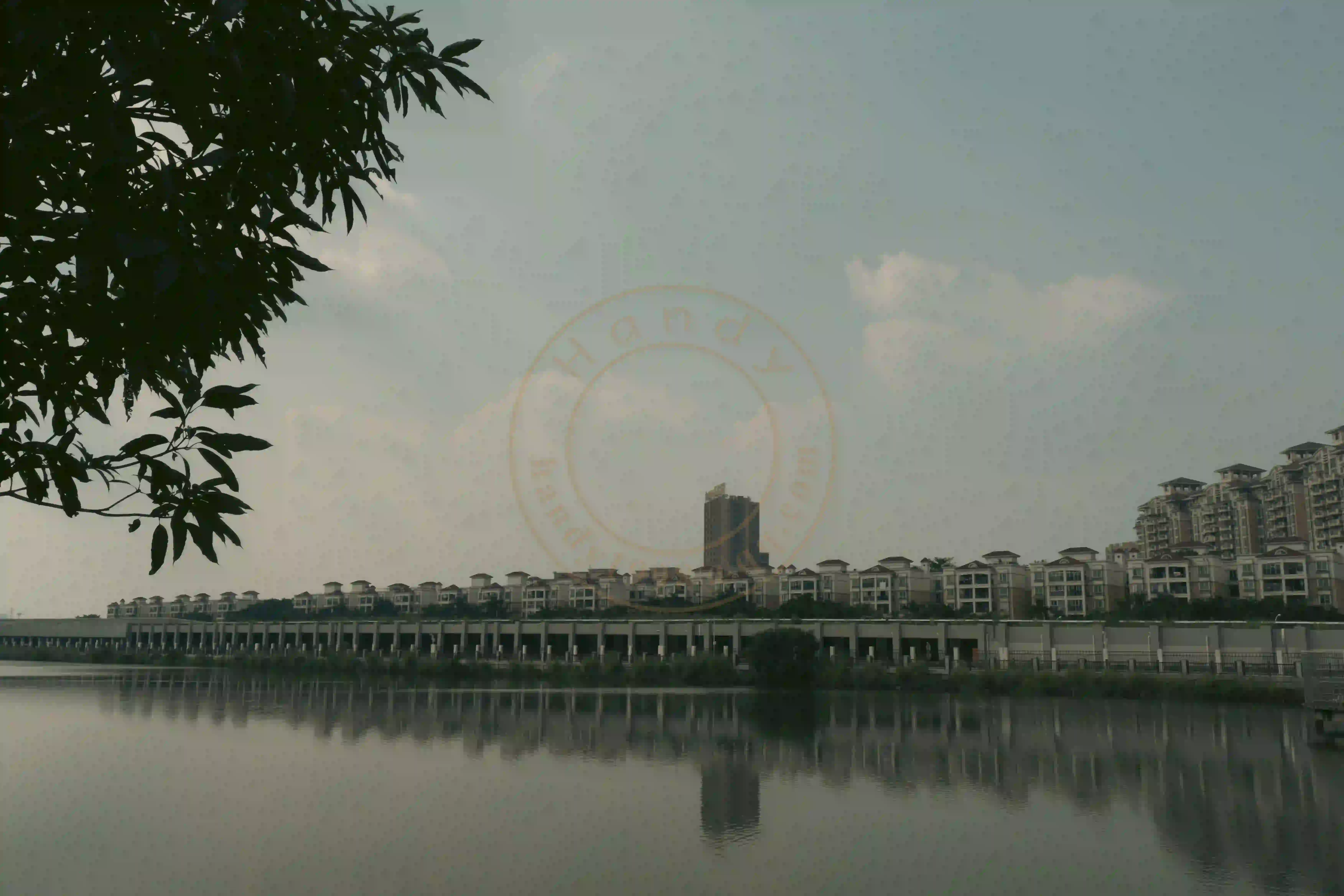 <h2 class='text-xl text-white'></h2>