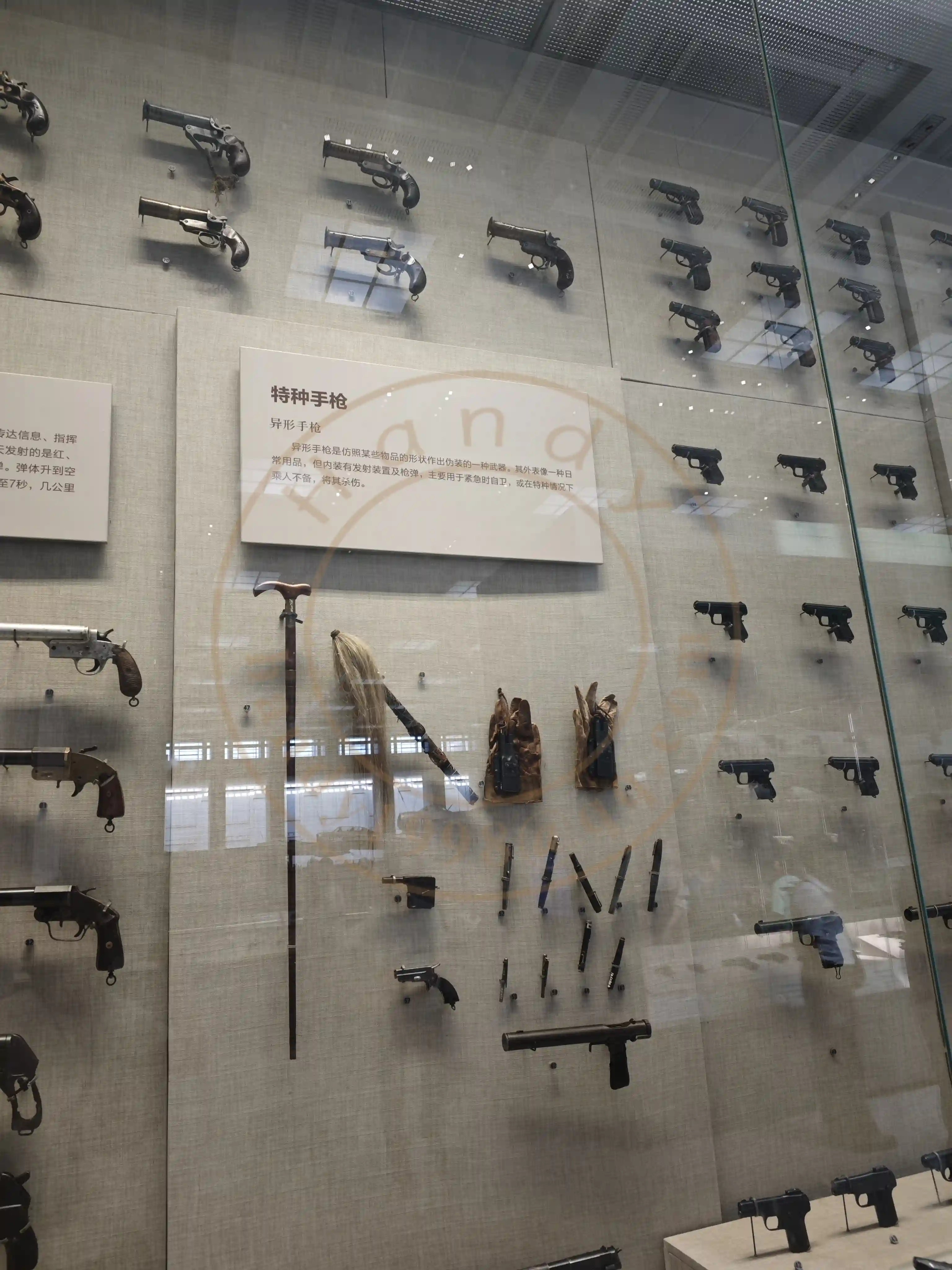 <h2 class='text-xl text-white'></h2>