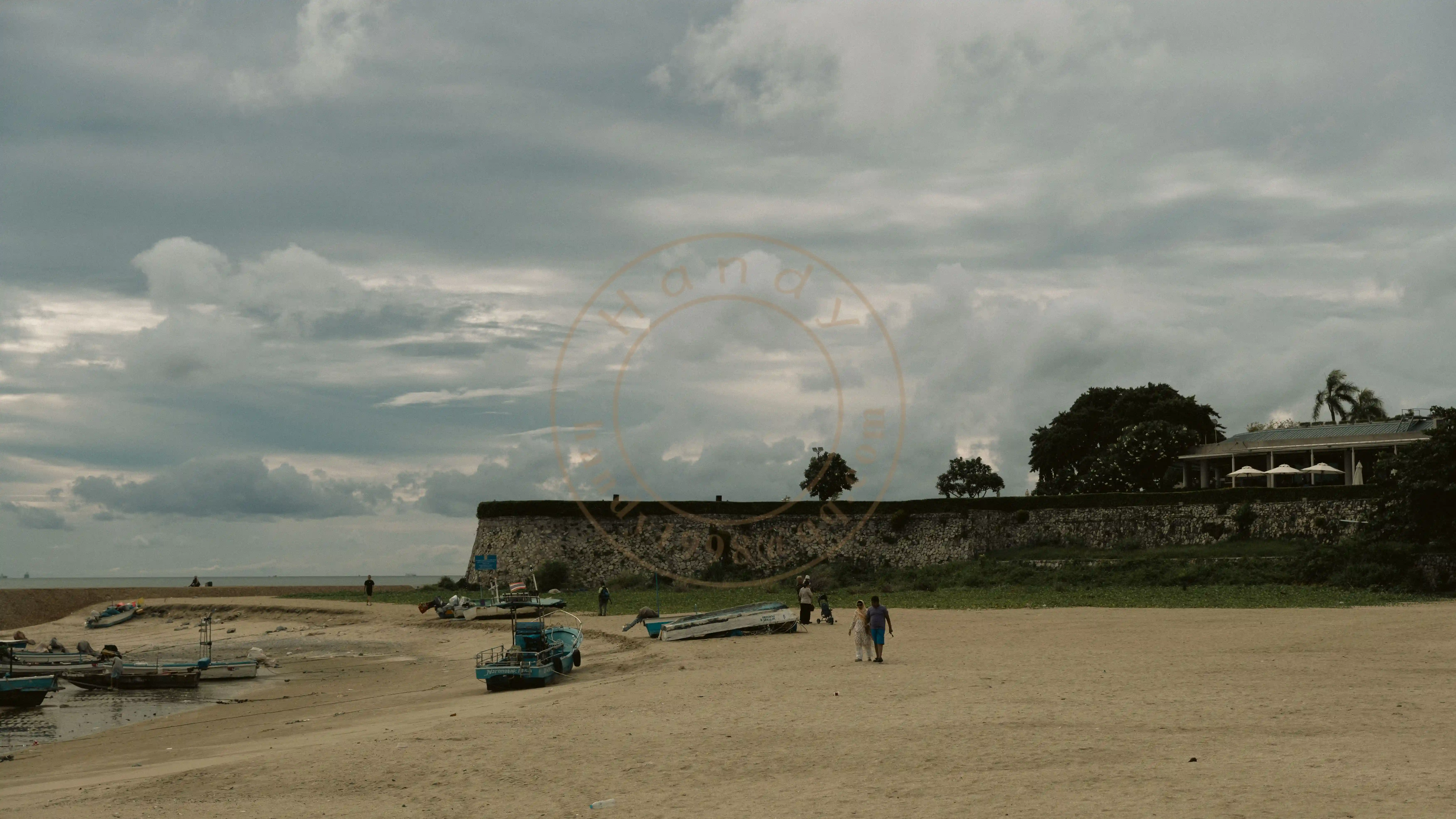 <h2 class='text-xl text-white'></h2>