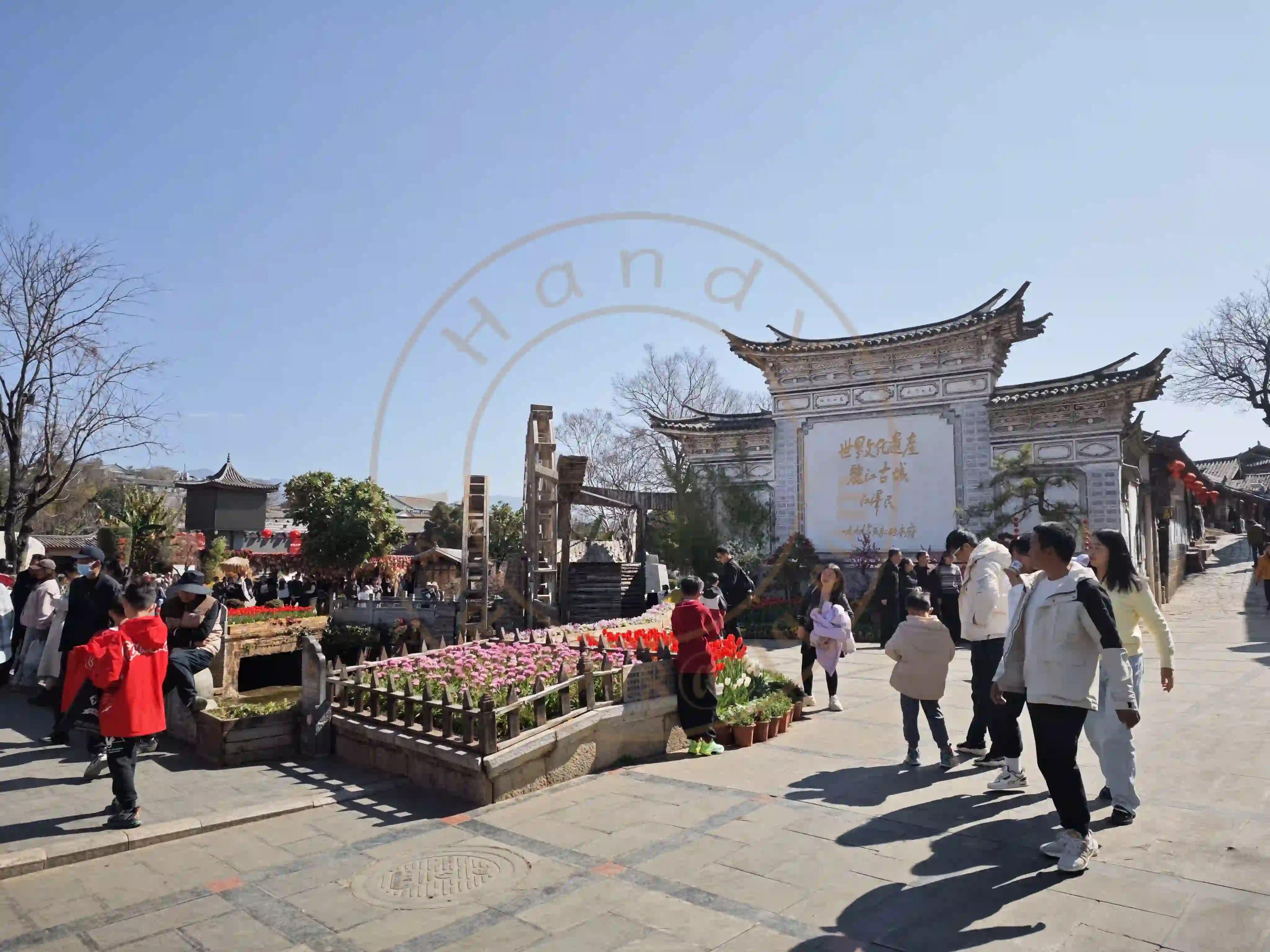 <h2 class='text-xl text-white'></h2>