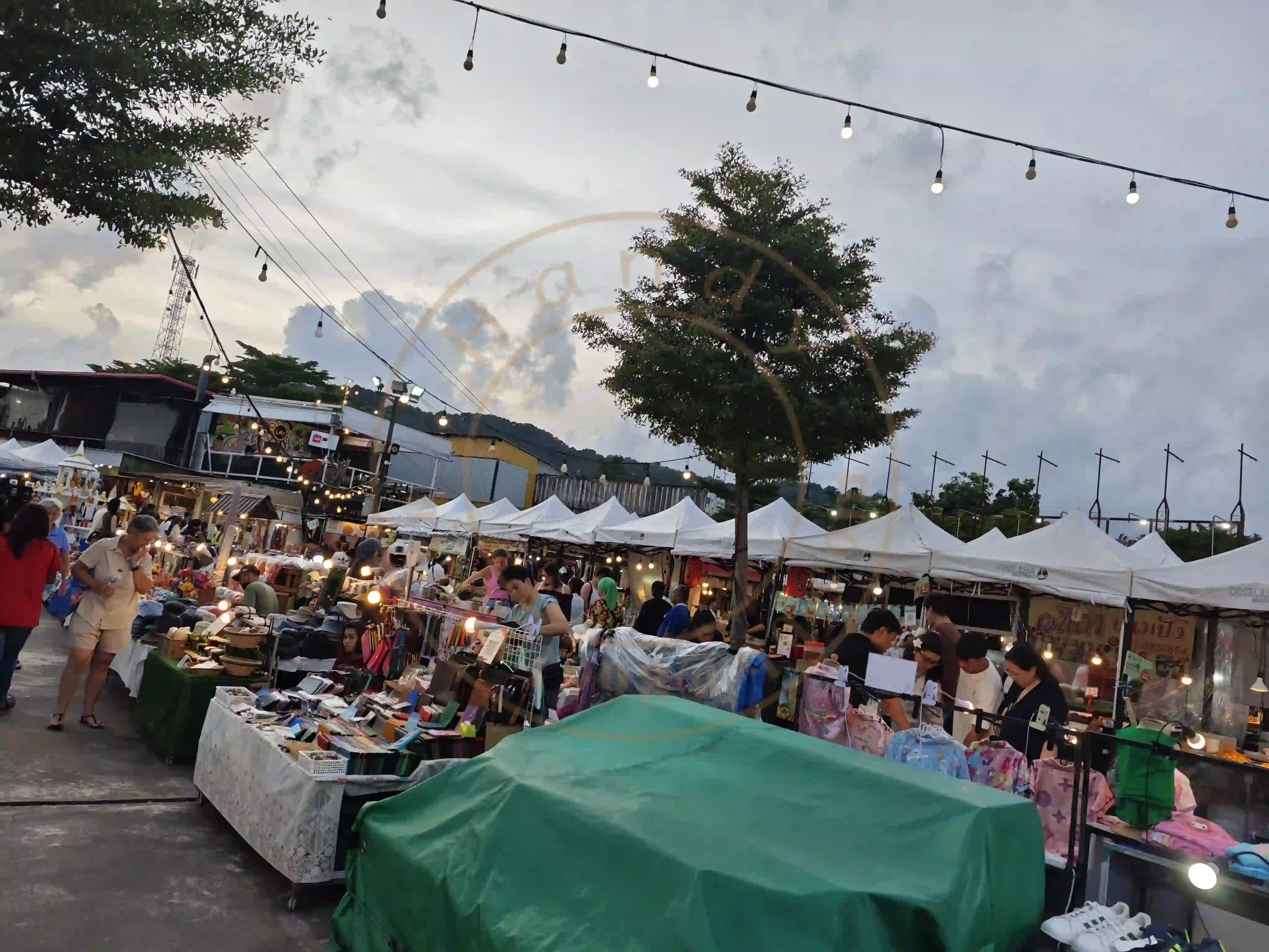 <h2 class='text-xl text-white'></h2>