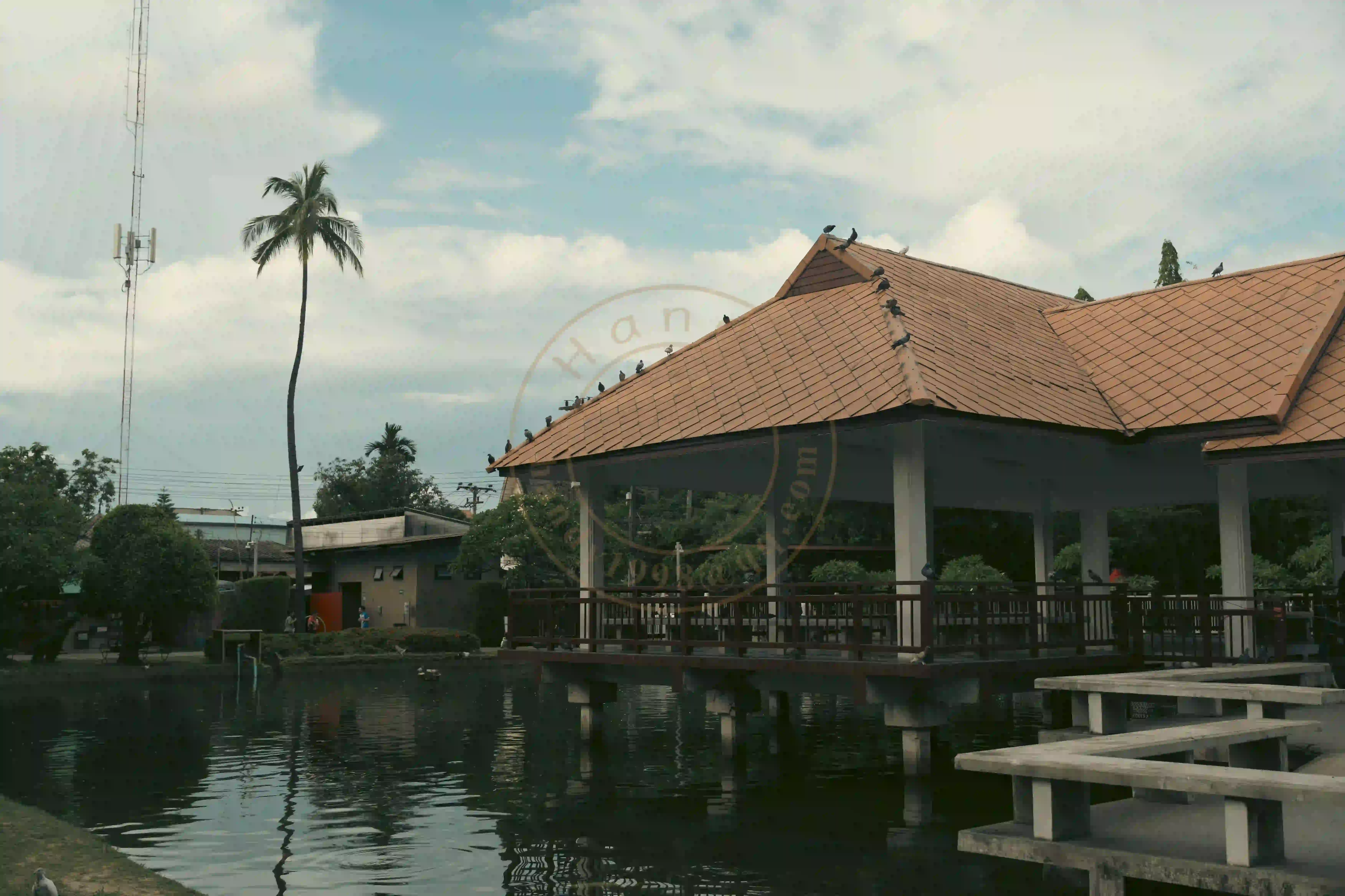 <h2 class='text-xl text-white'></h2>