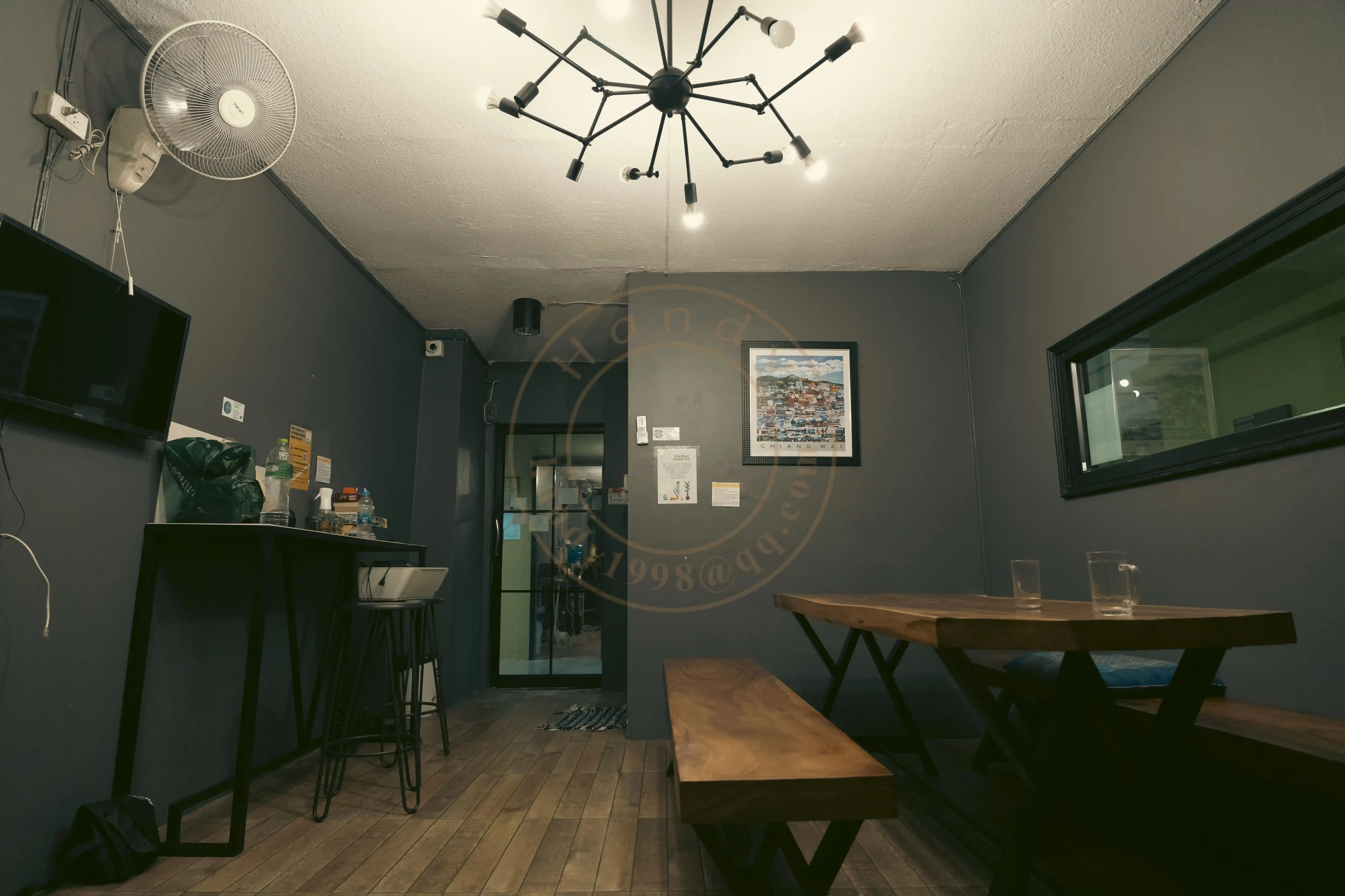 <h2 class='text-xl text-white'></h2>