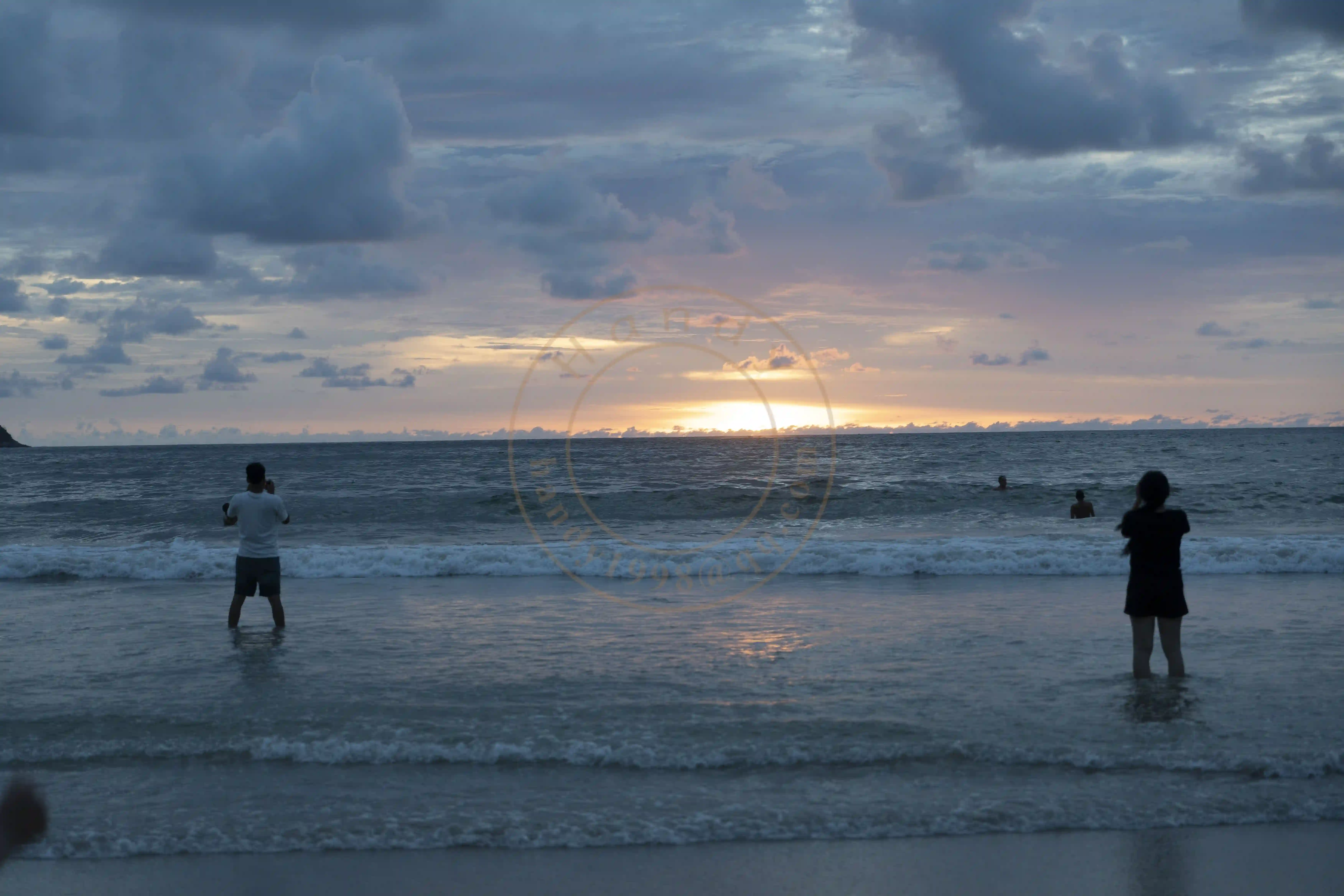 <h2 class='text-xl text-white'></h2>