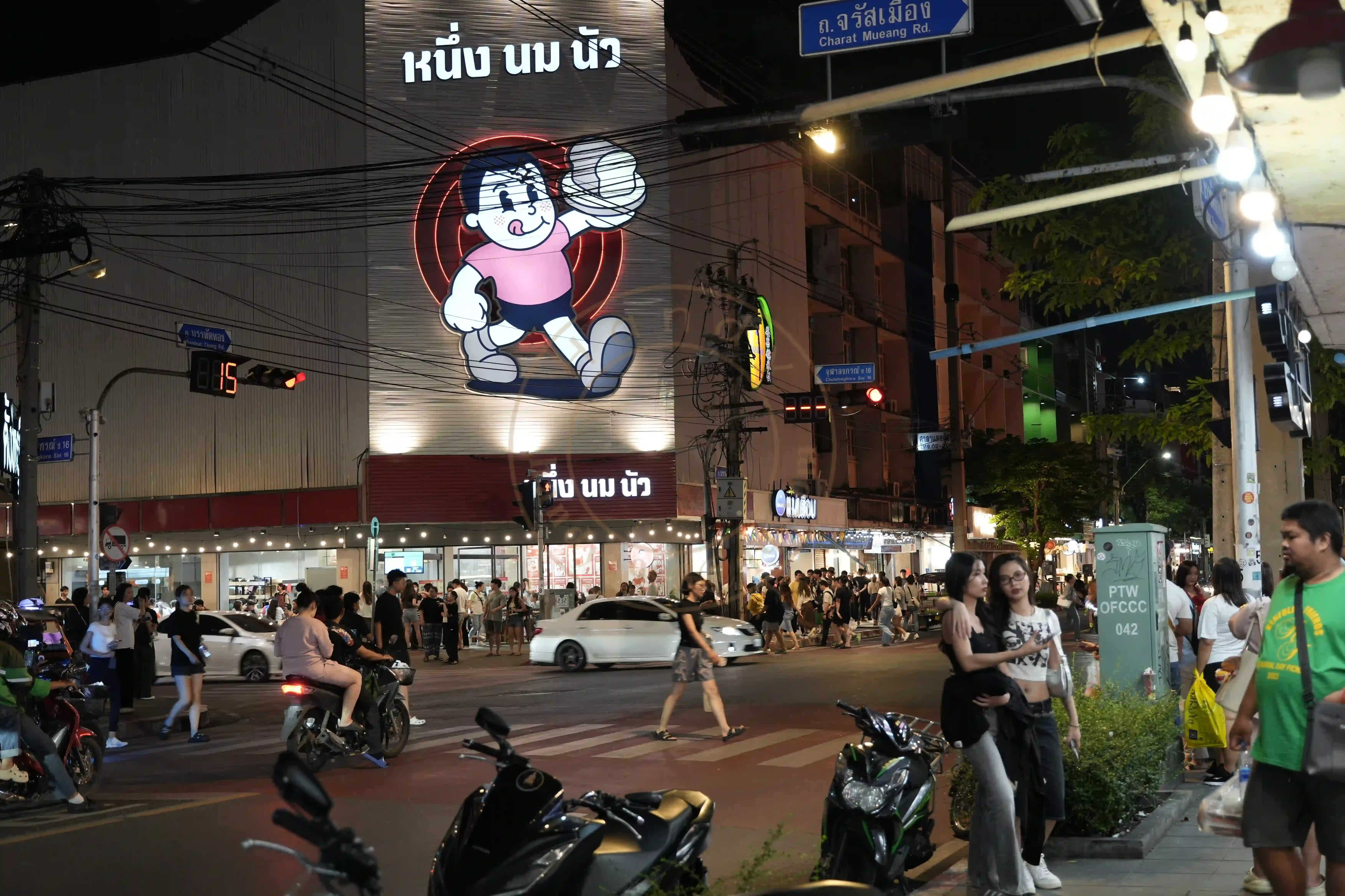 <h2 class='text-xl text-white'></h2>