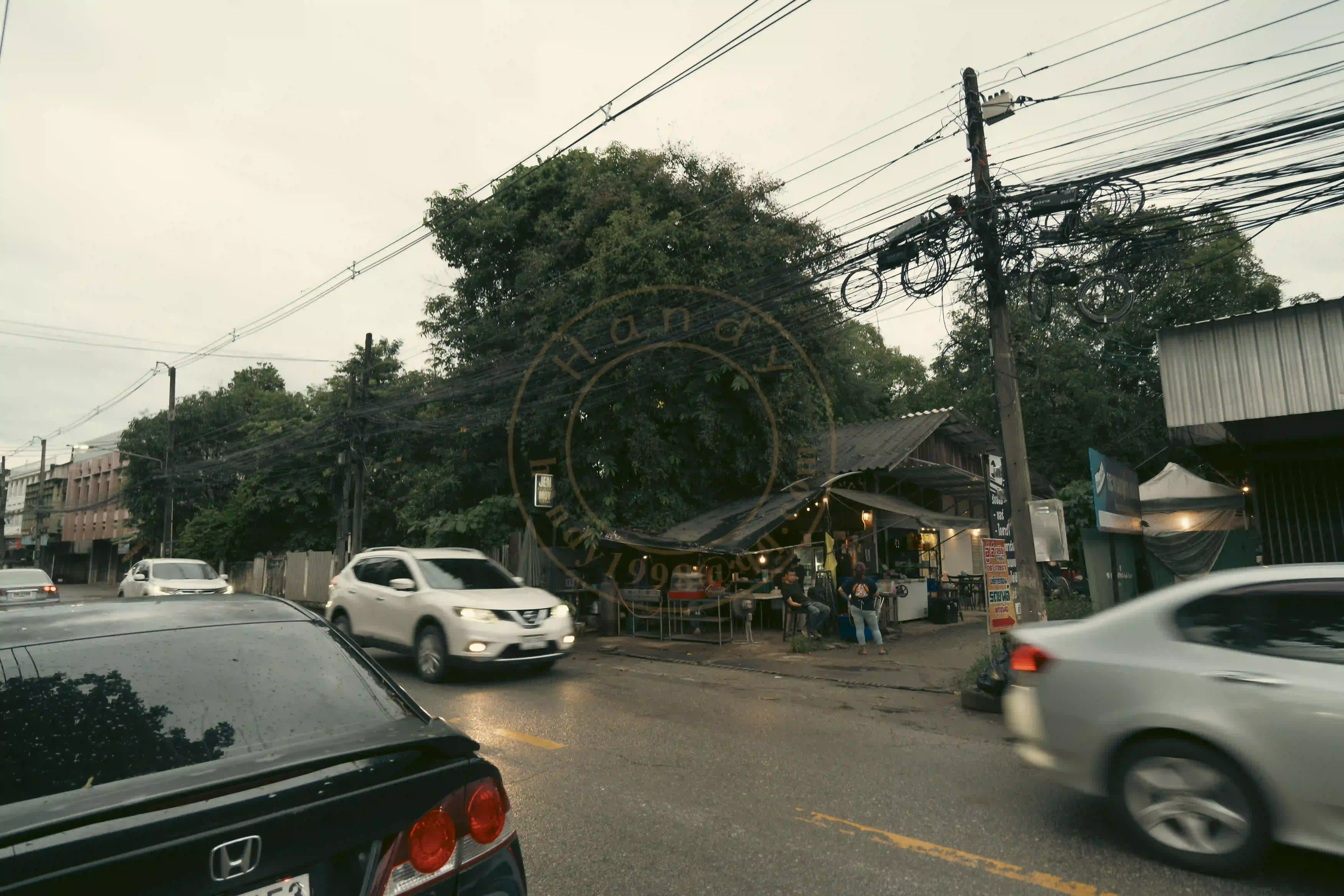 <h2 class='text-xl text-white'></h2>