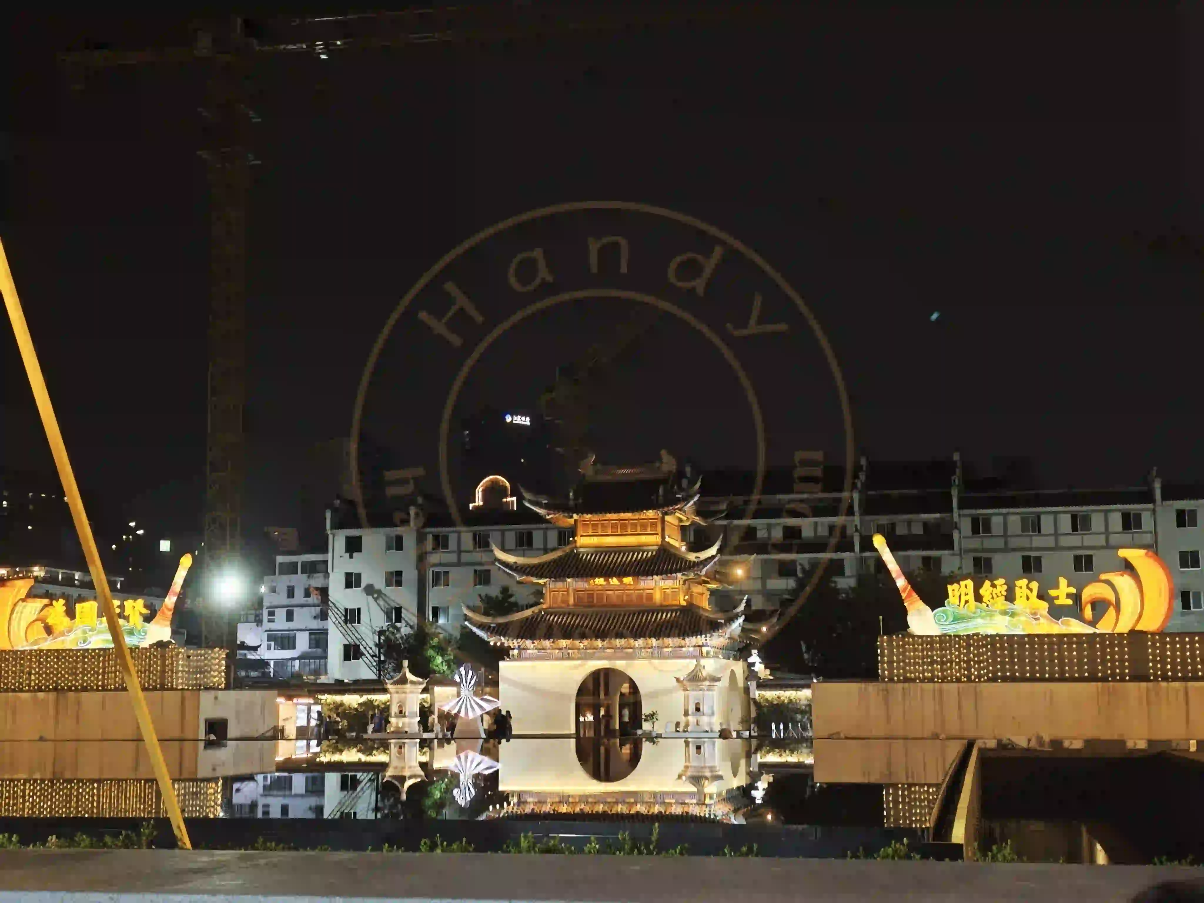 <h2 class='text-xl text-white'></h2>