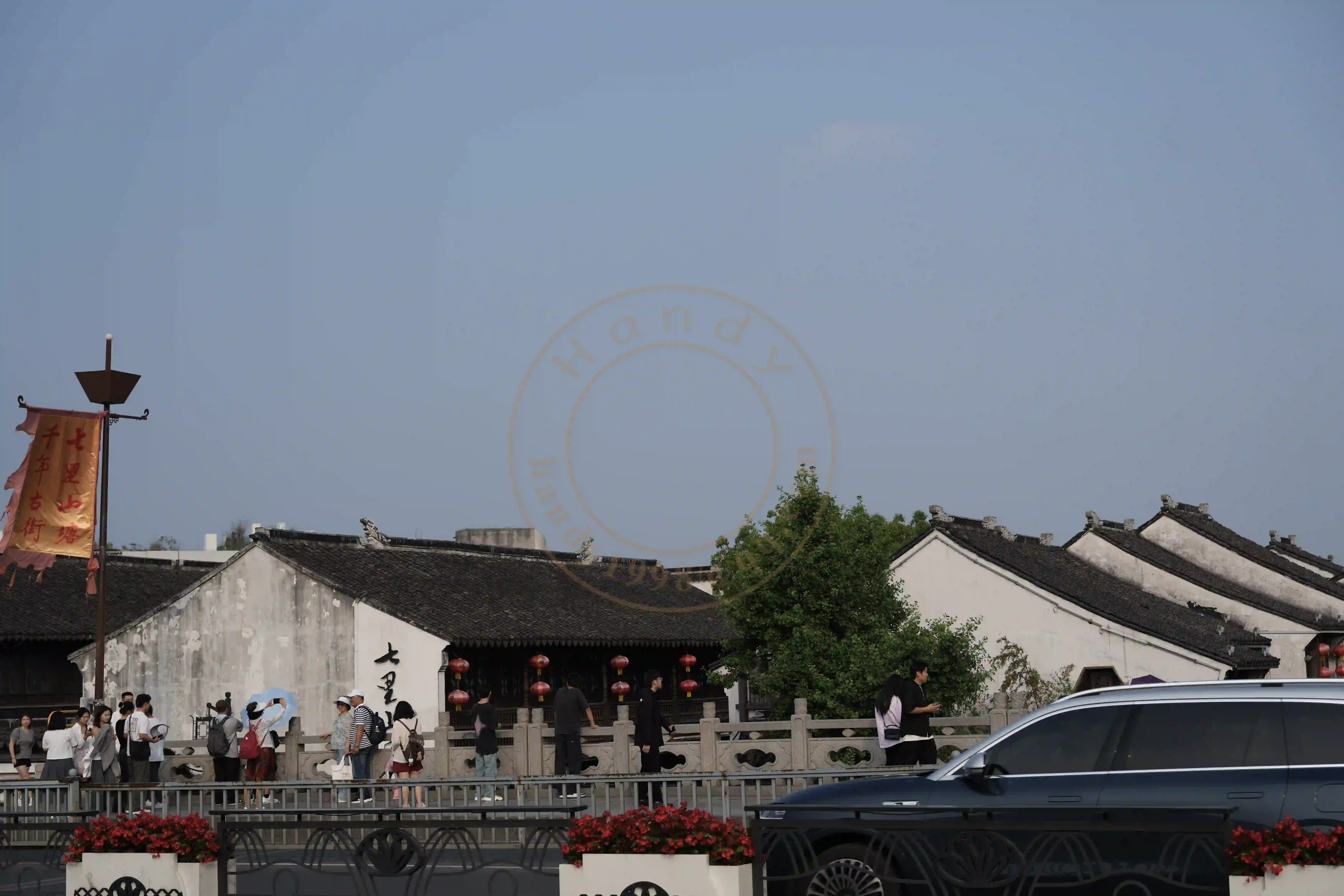 <h2 class='text-xl text-white'></h2>