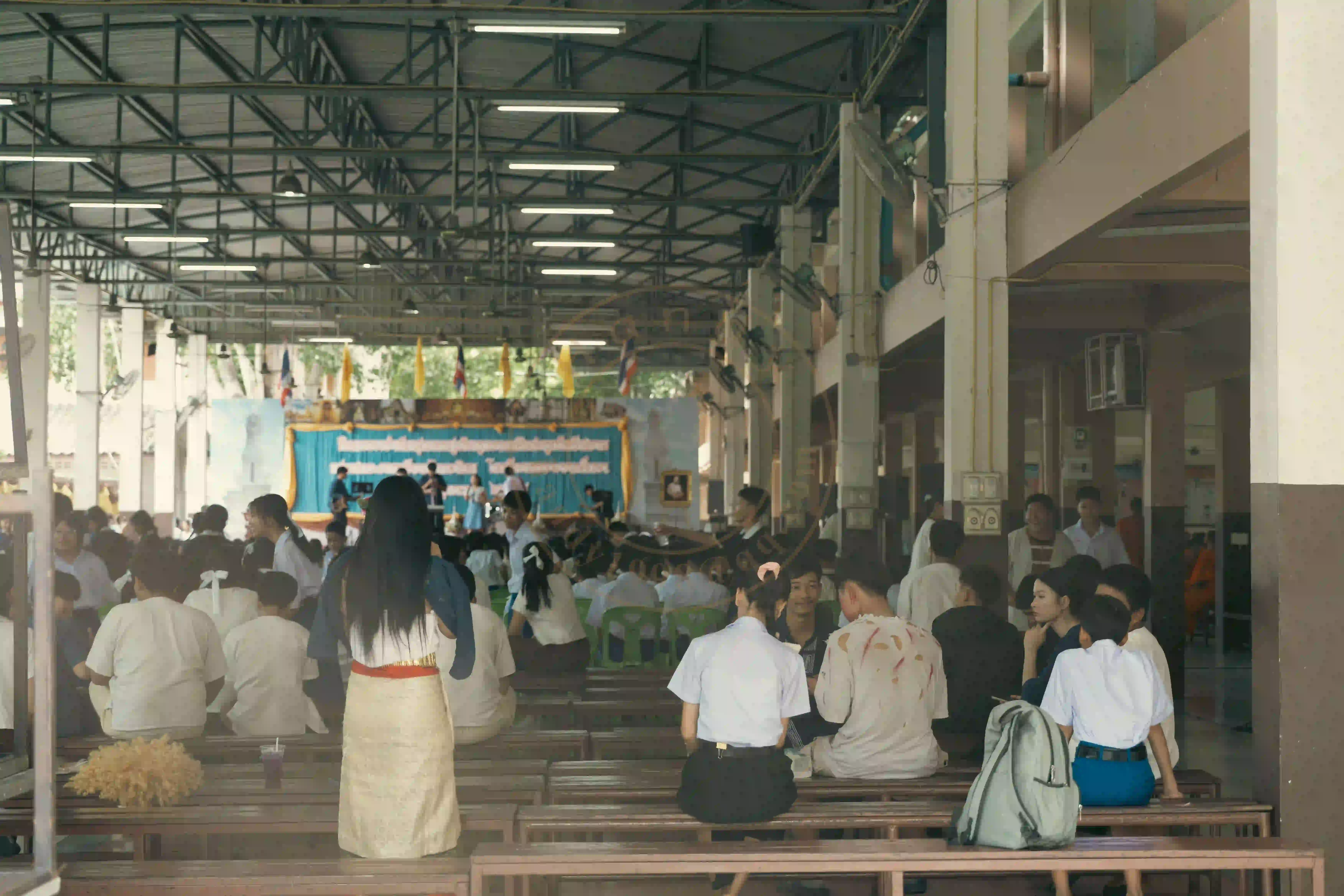 <h2 class='text-xl text-white'></h2>