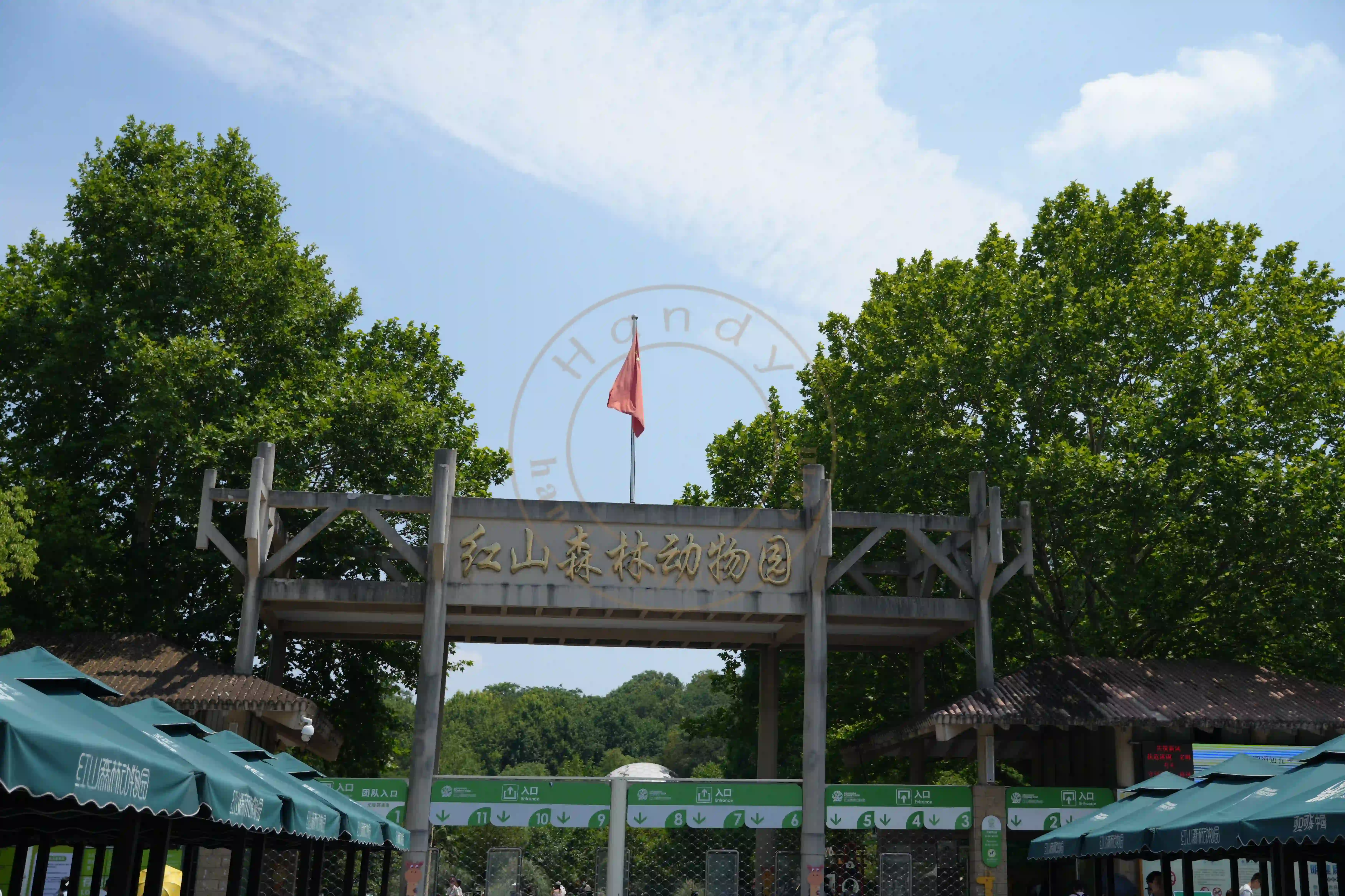 <h2 class='text-xl text-white'></h2>