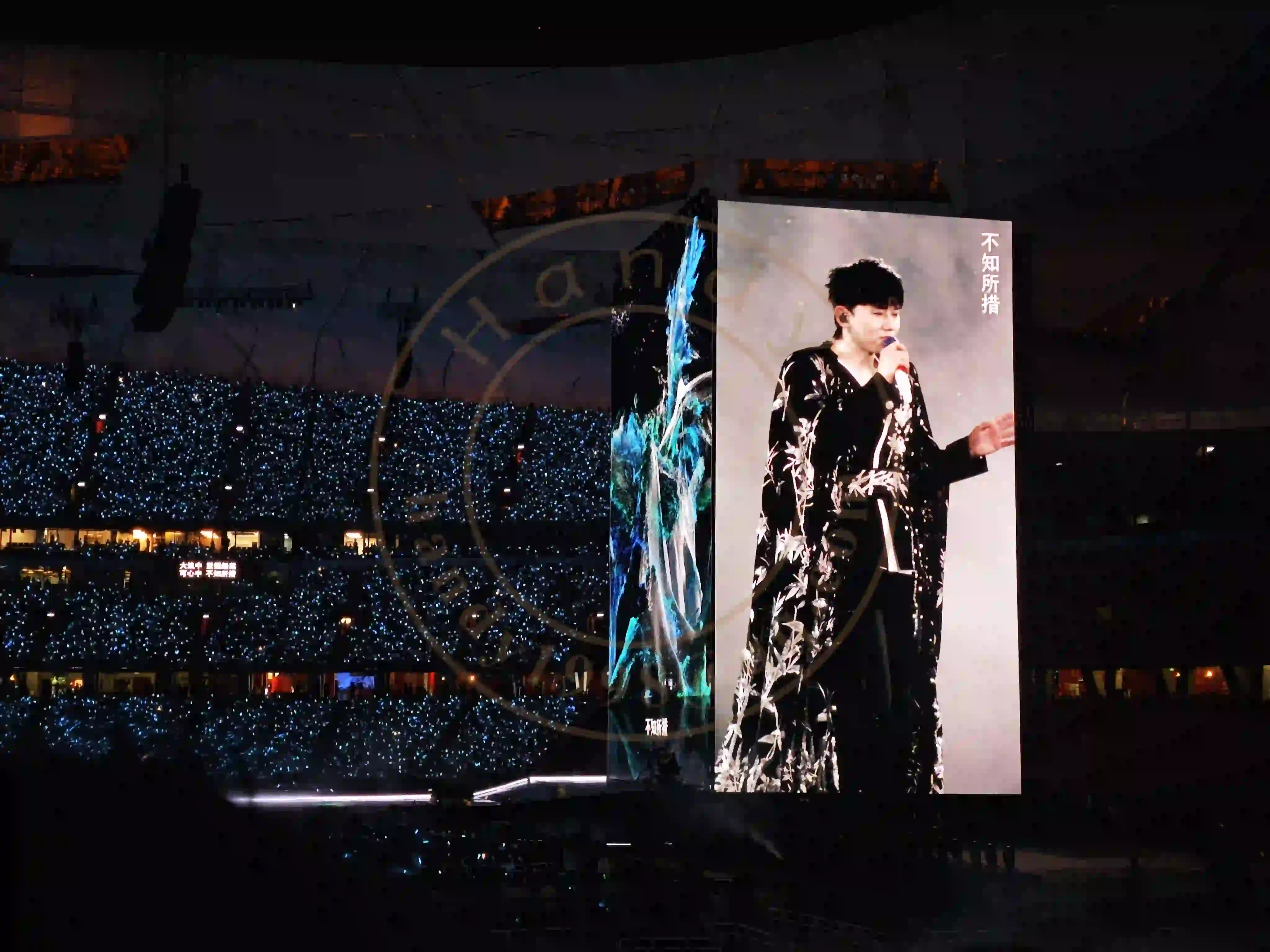 <h2 class='text-xl text-white'></h2>