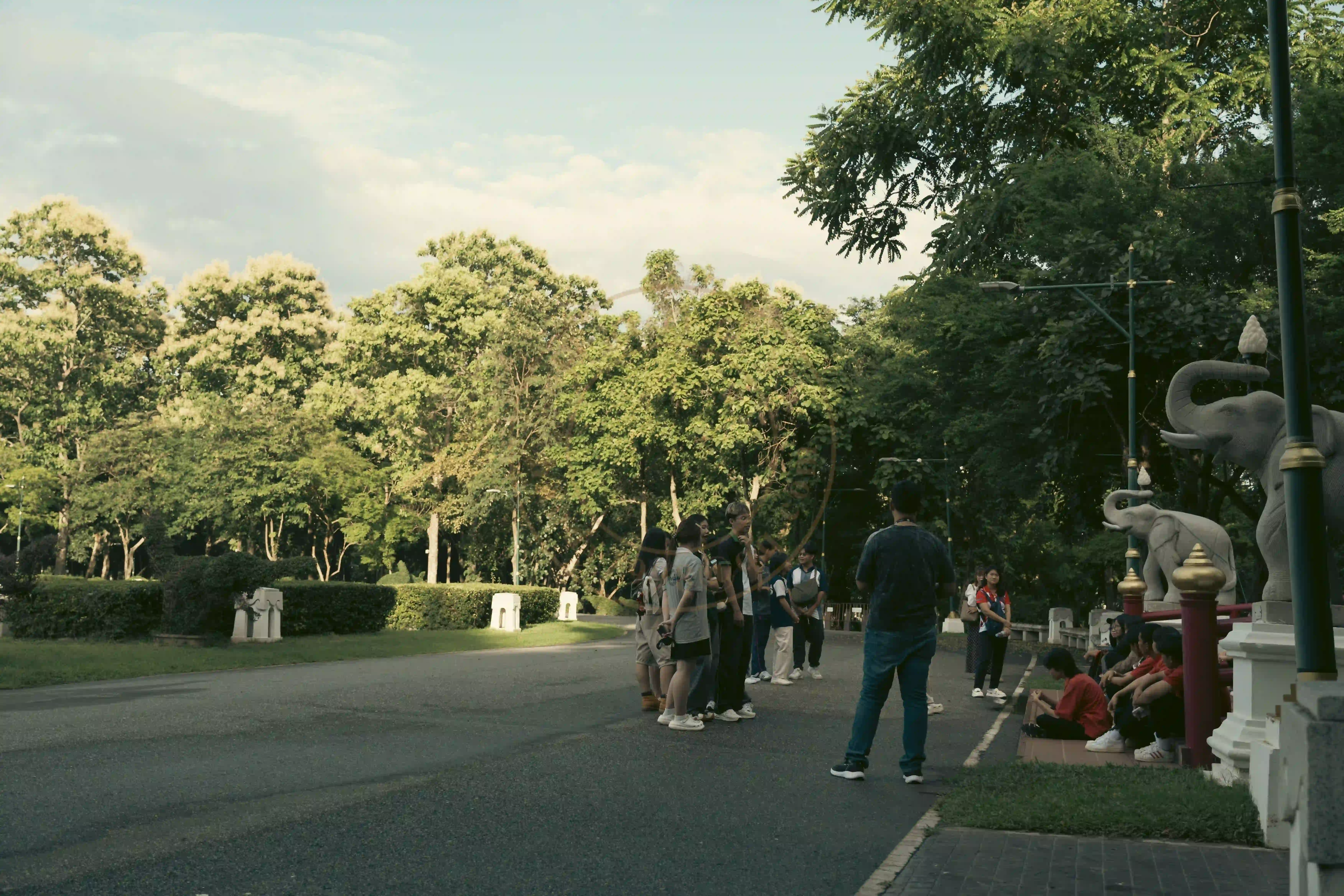 <h2 class='text-xl text-white'></h2>