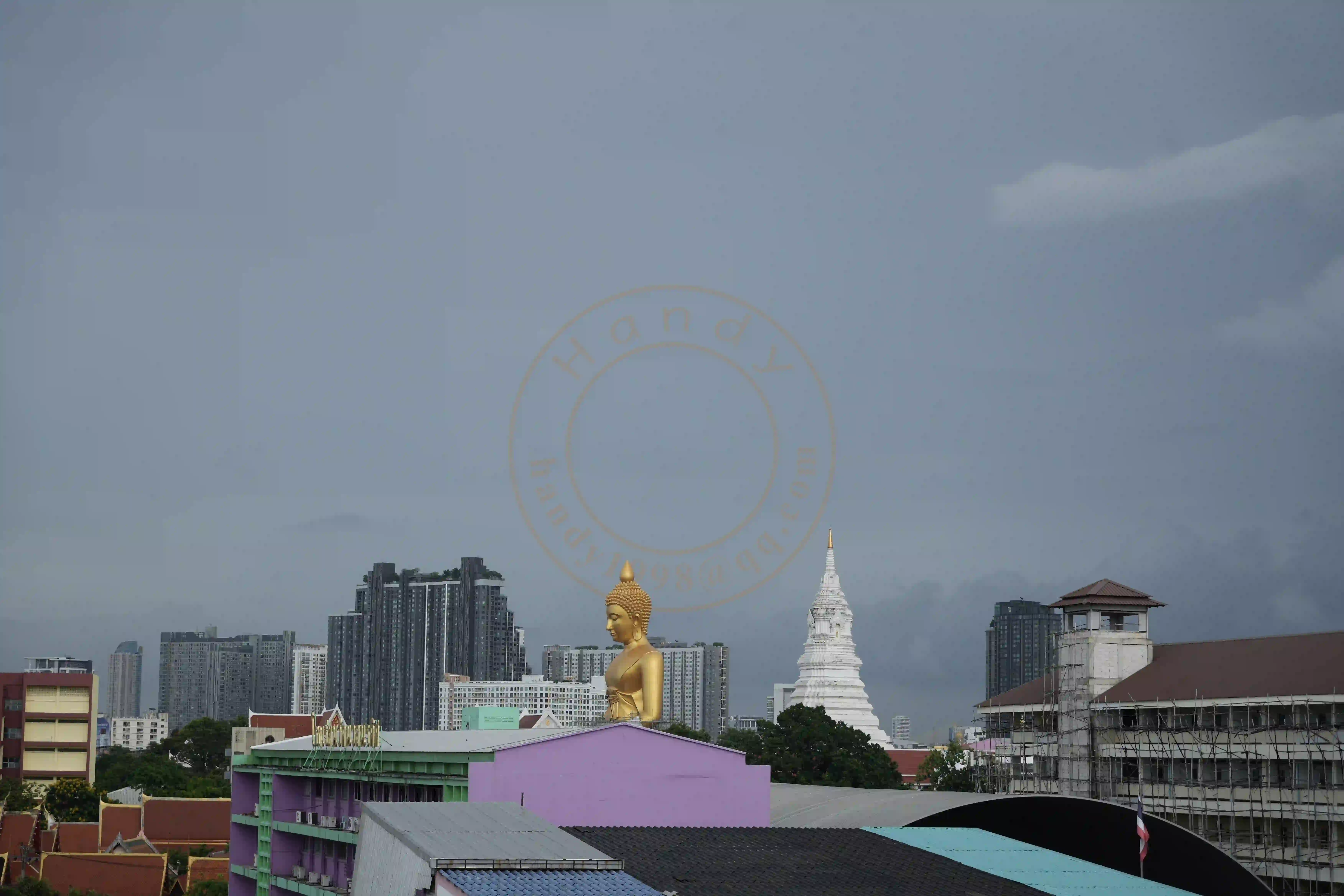 <h2 class='text-xl text-white'></h2>