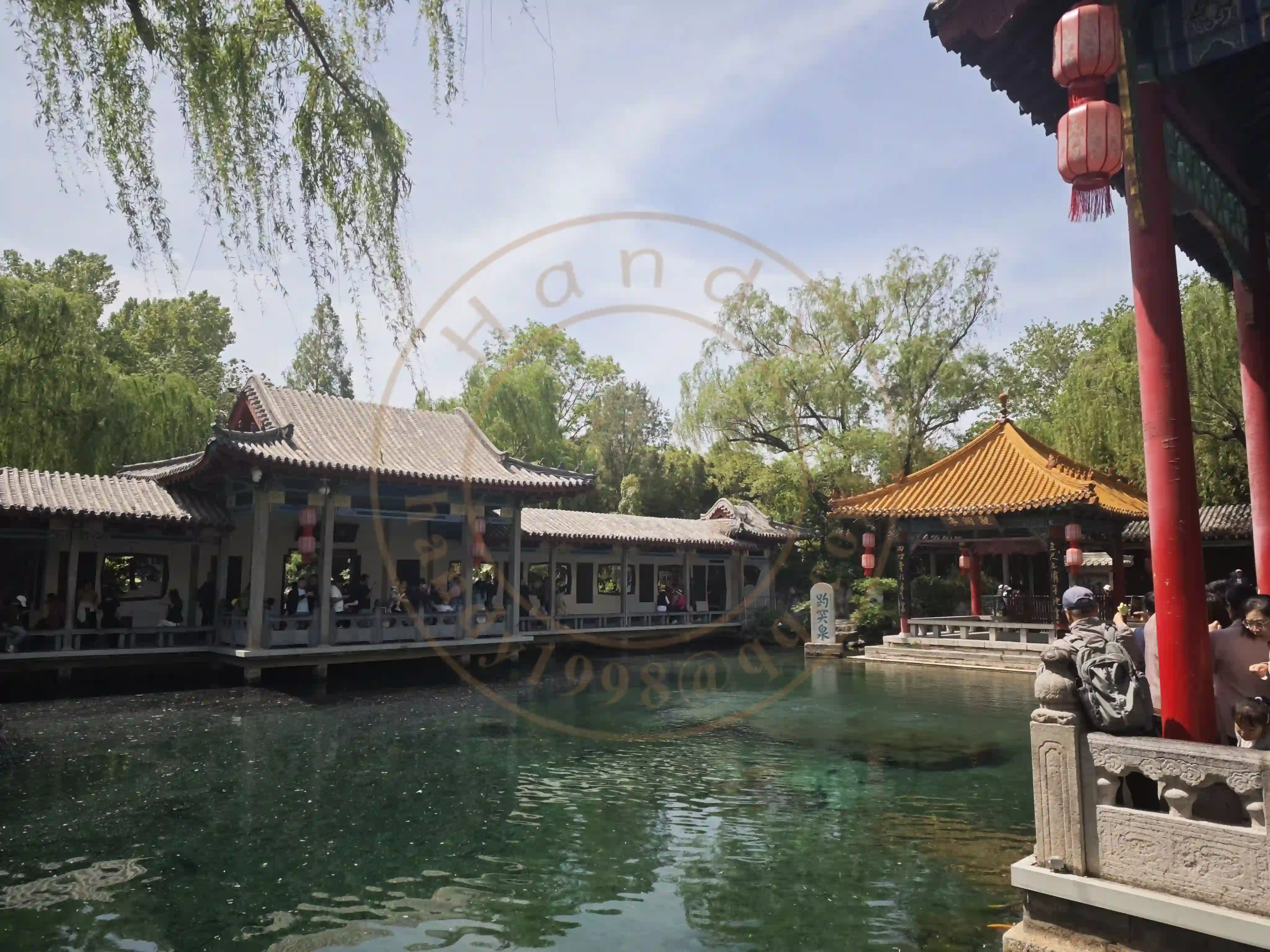 <h2 class='text-xl text-white'></h2>