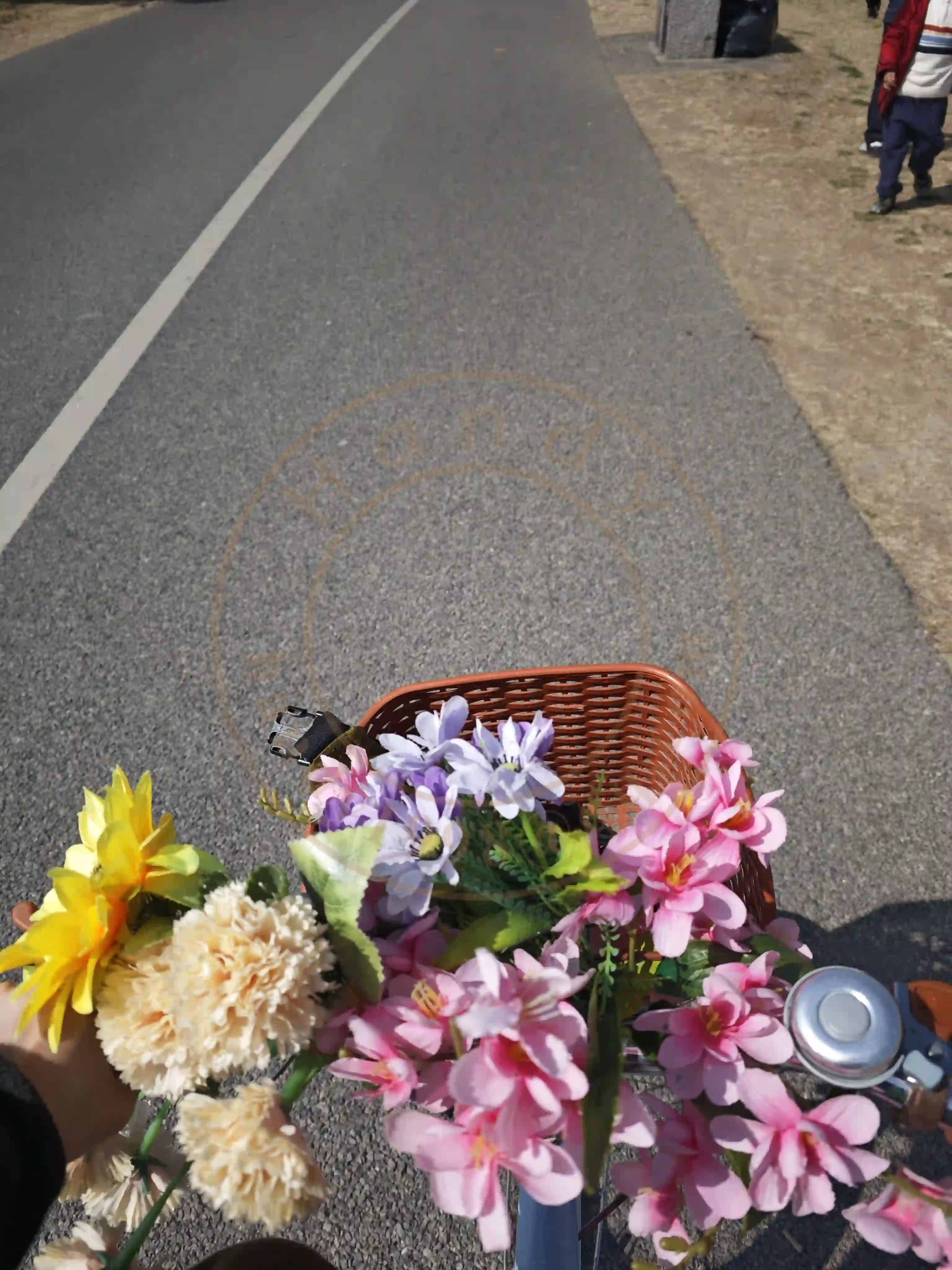 <h2 class='text-xl text-white'></h2>