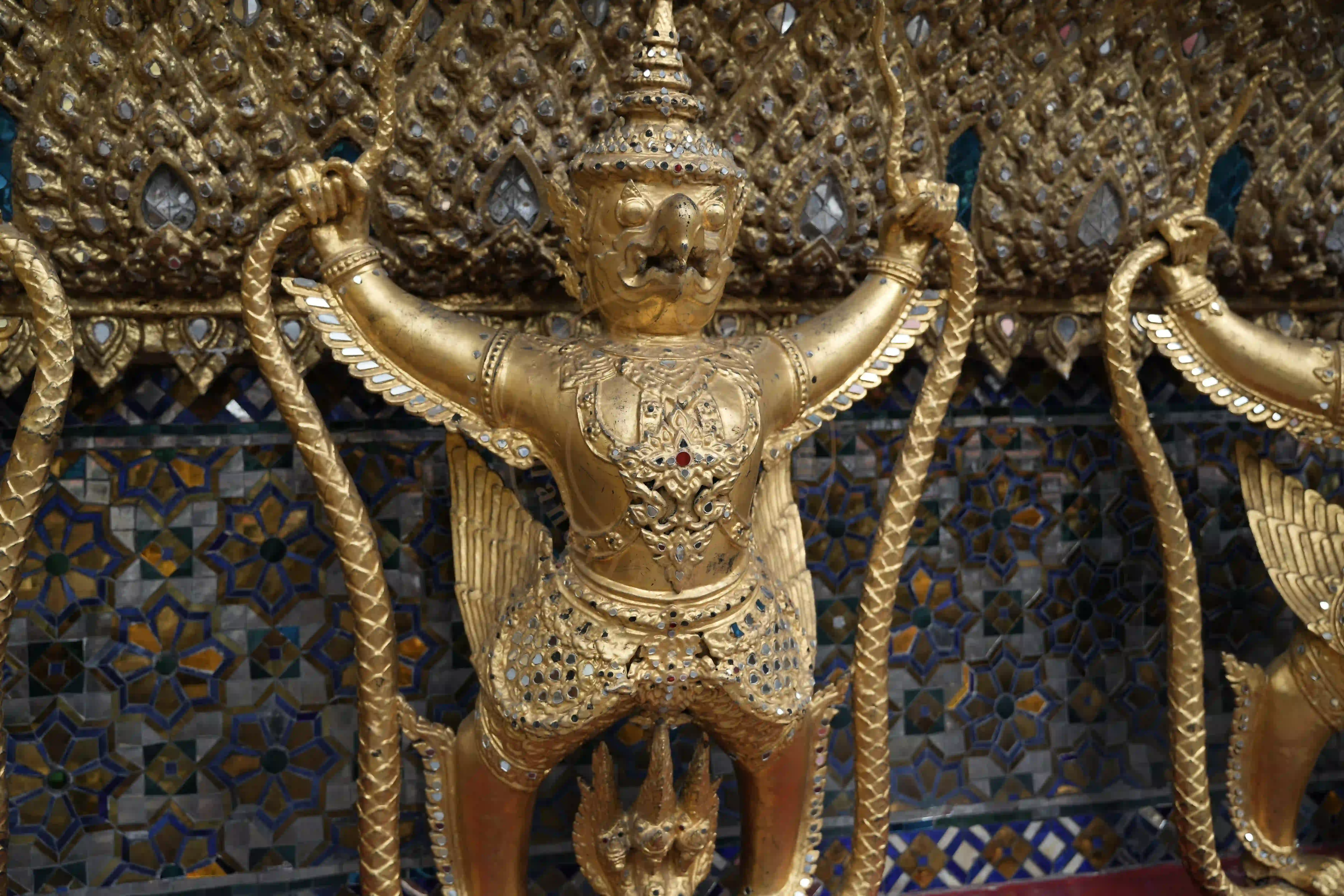 <h2 class='text-xl text-white'></h2>