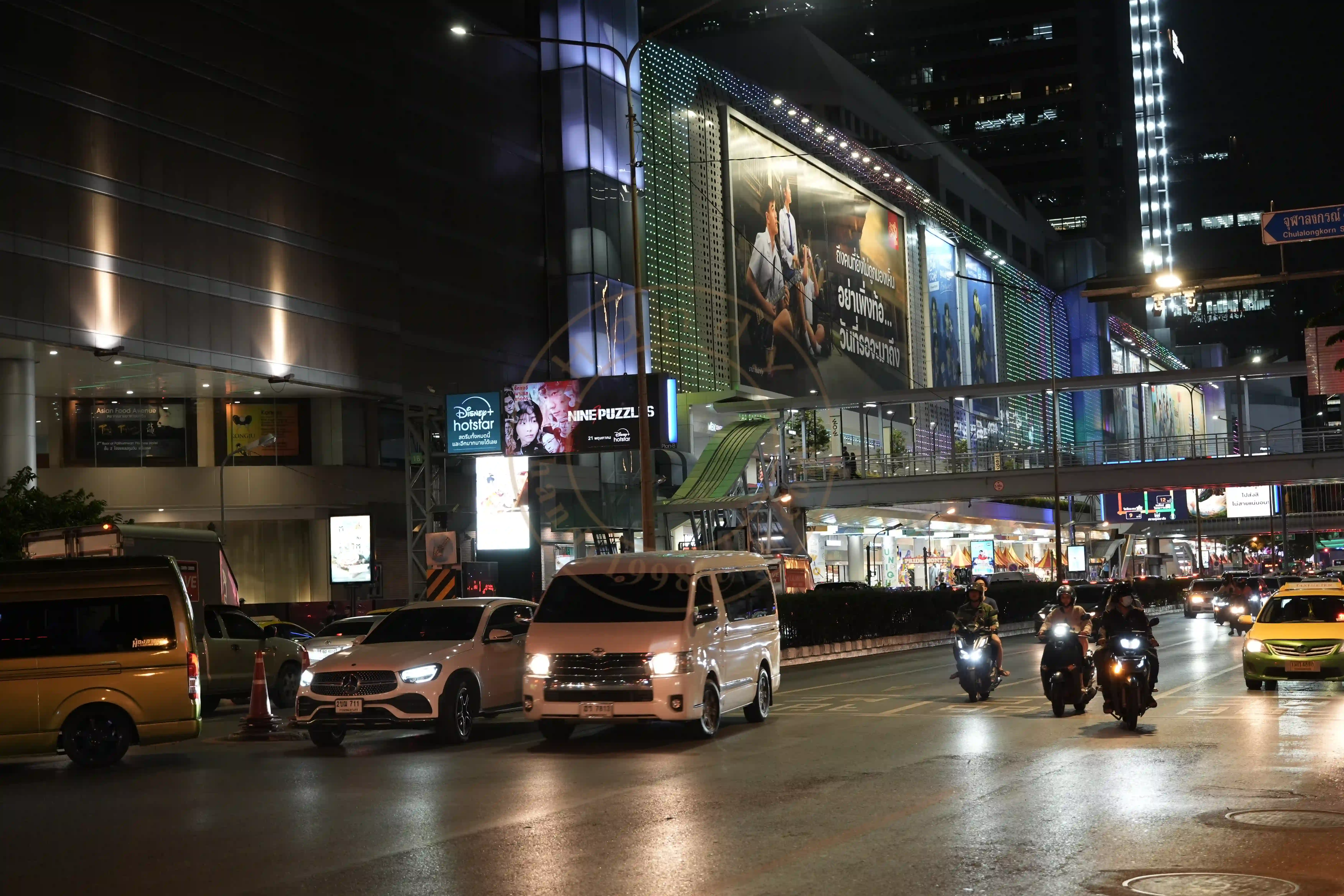 <h2 class='text-xl text-white'></h2>