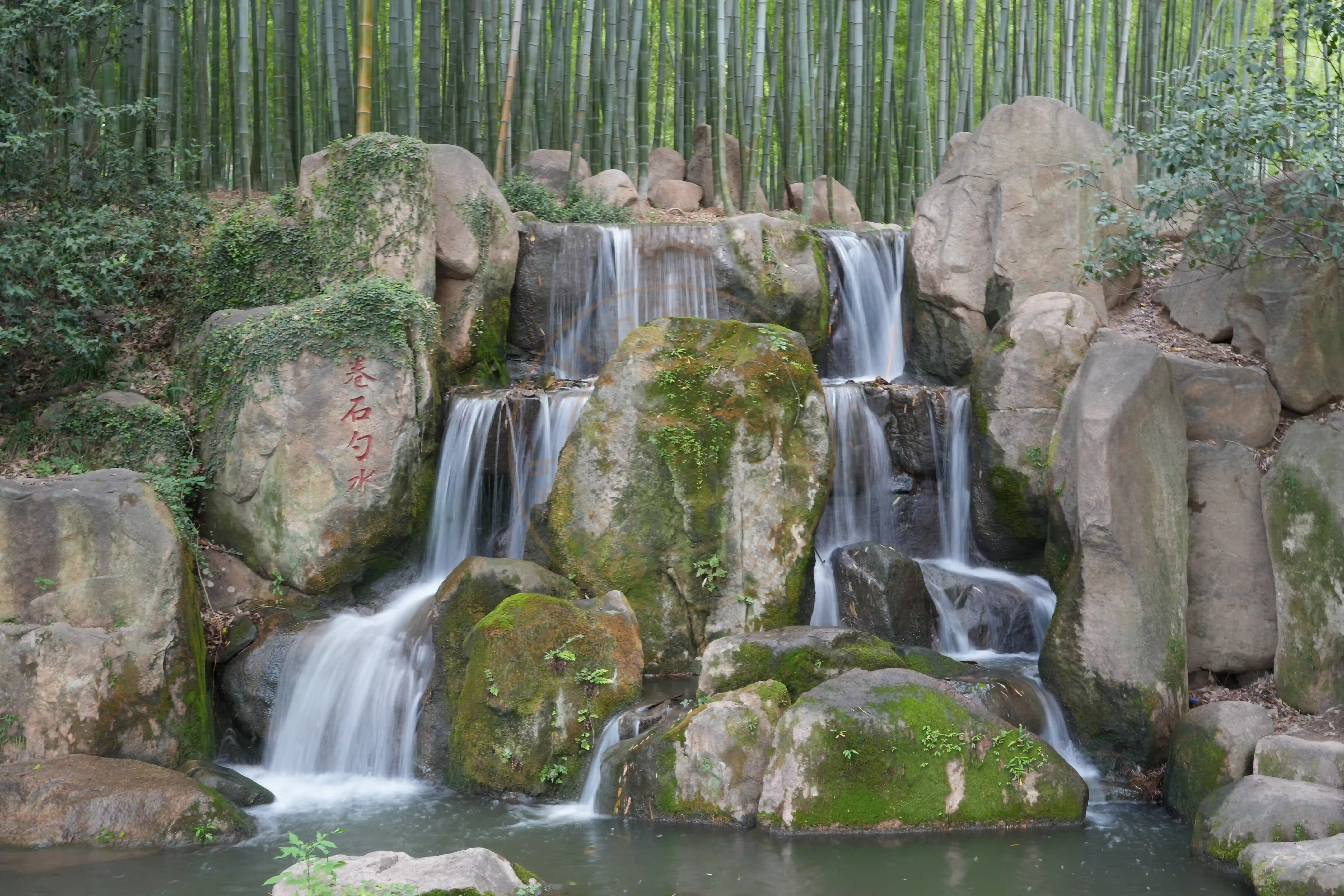 <h2 class='text-xl text-white'></h2>