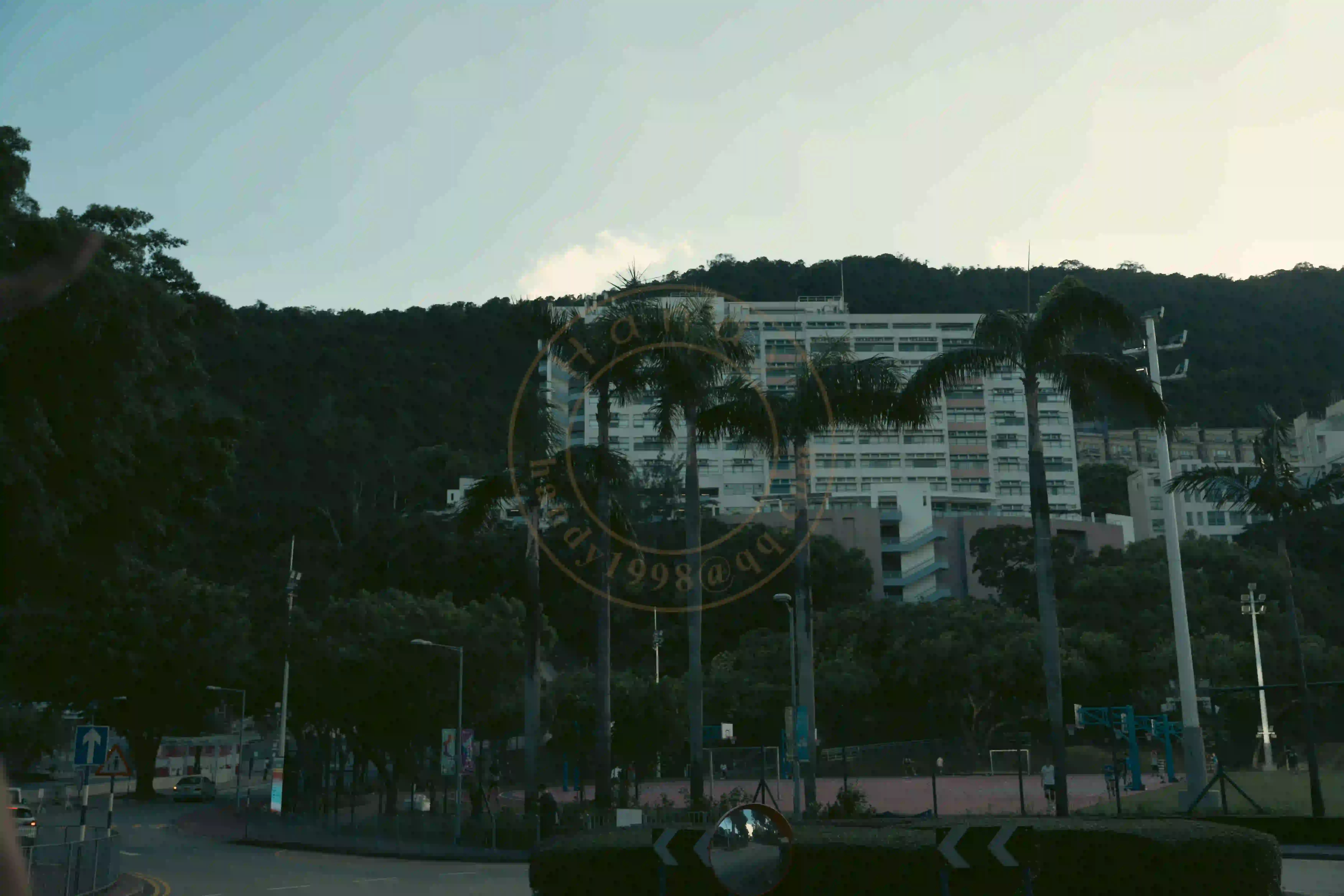 <h2 class='text-xl text-white'></h2>