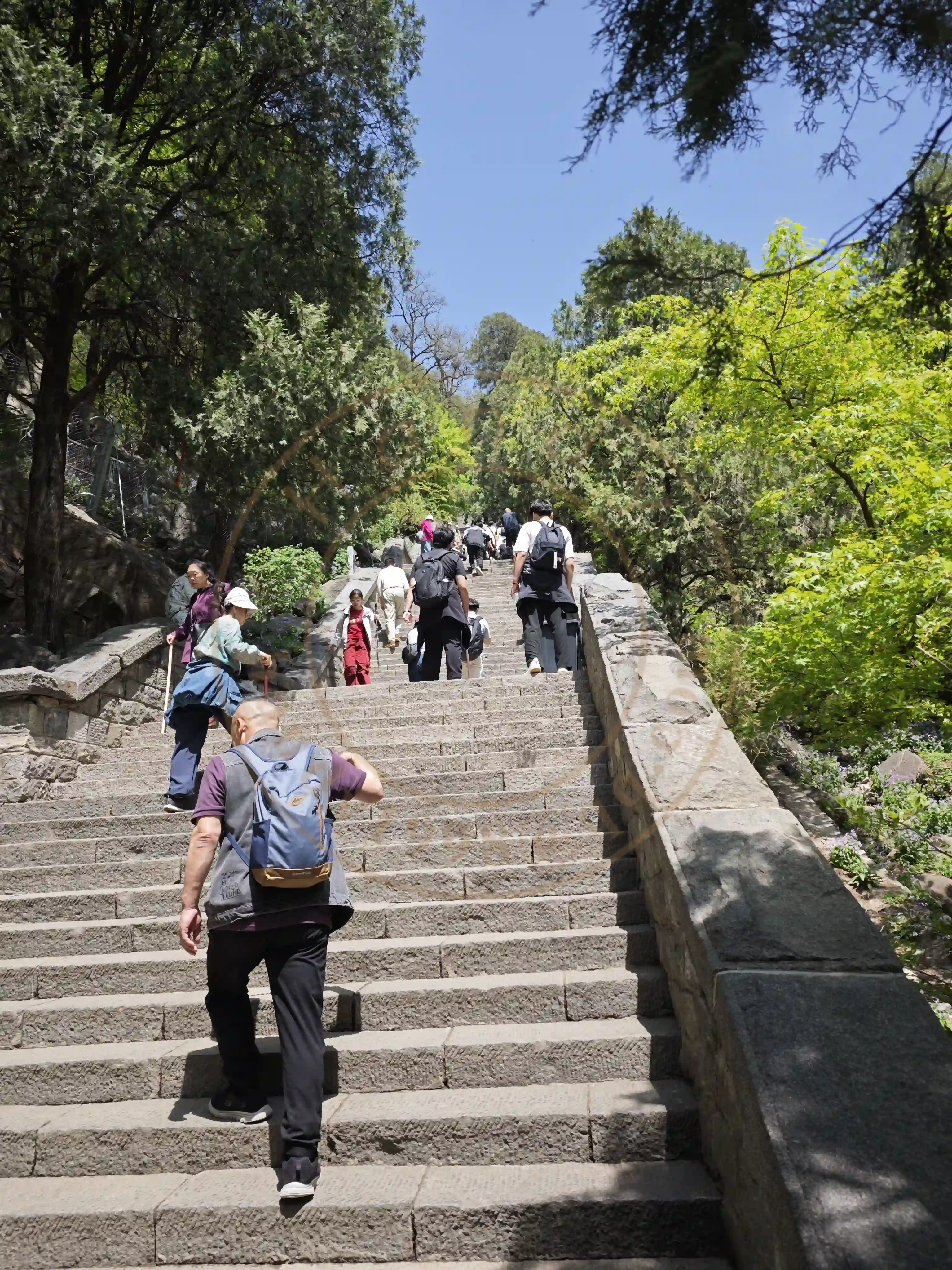 <h2 class='text-xl text-white'></h2>