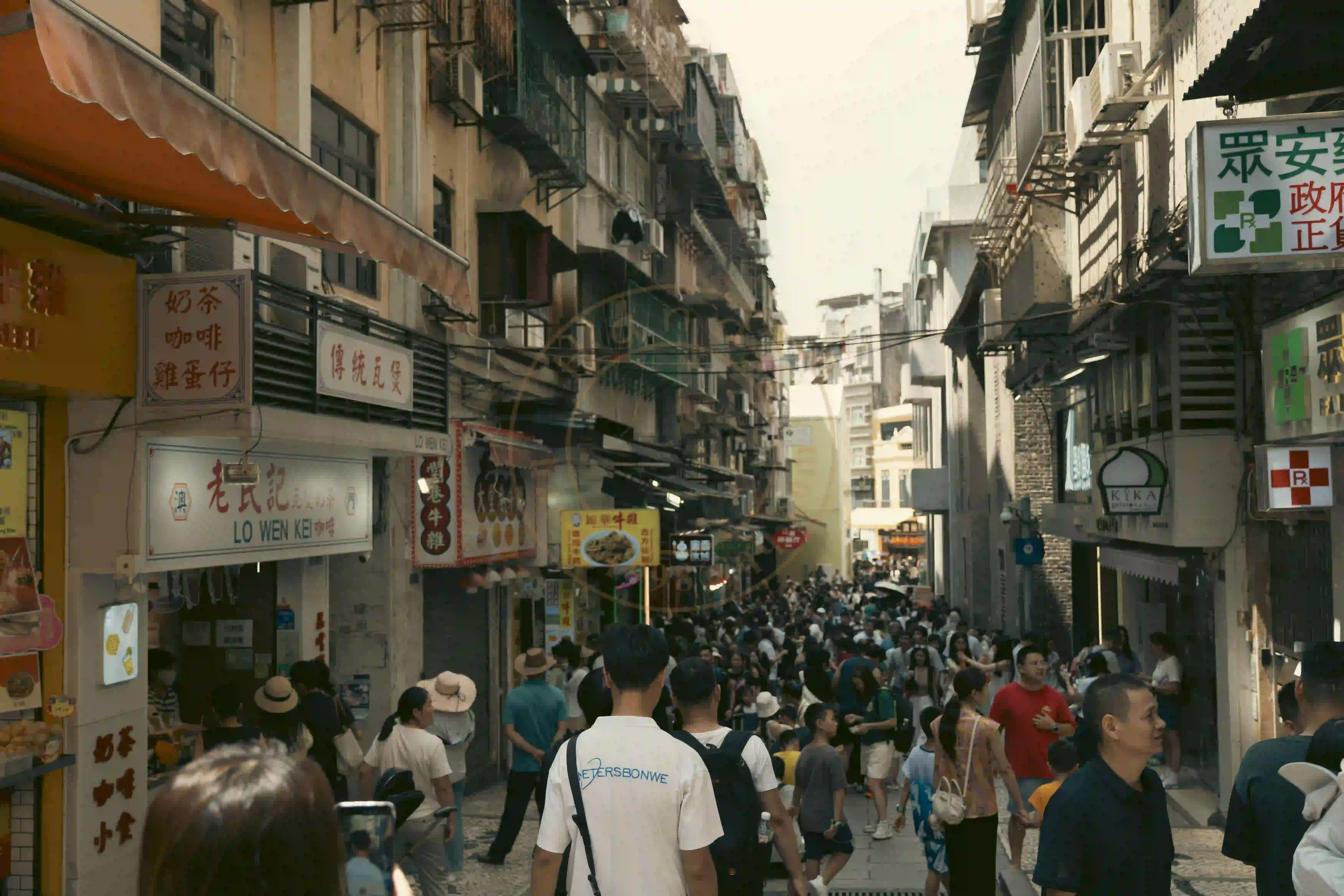 <h2 class='text-xl text-white'></h2>