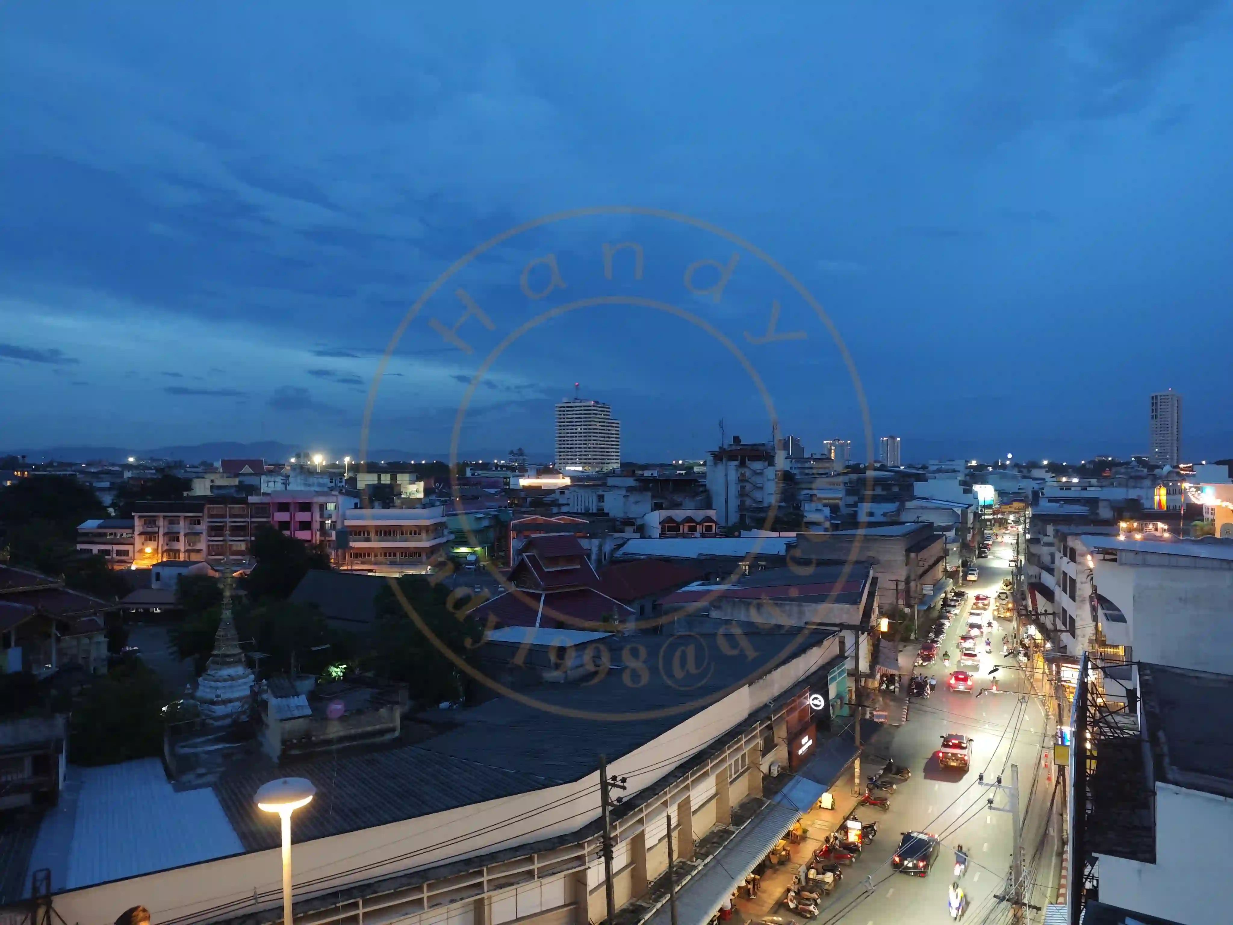 <h2 class='text-xl text-white'></h2>