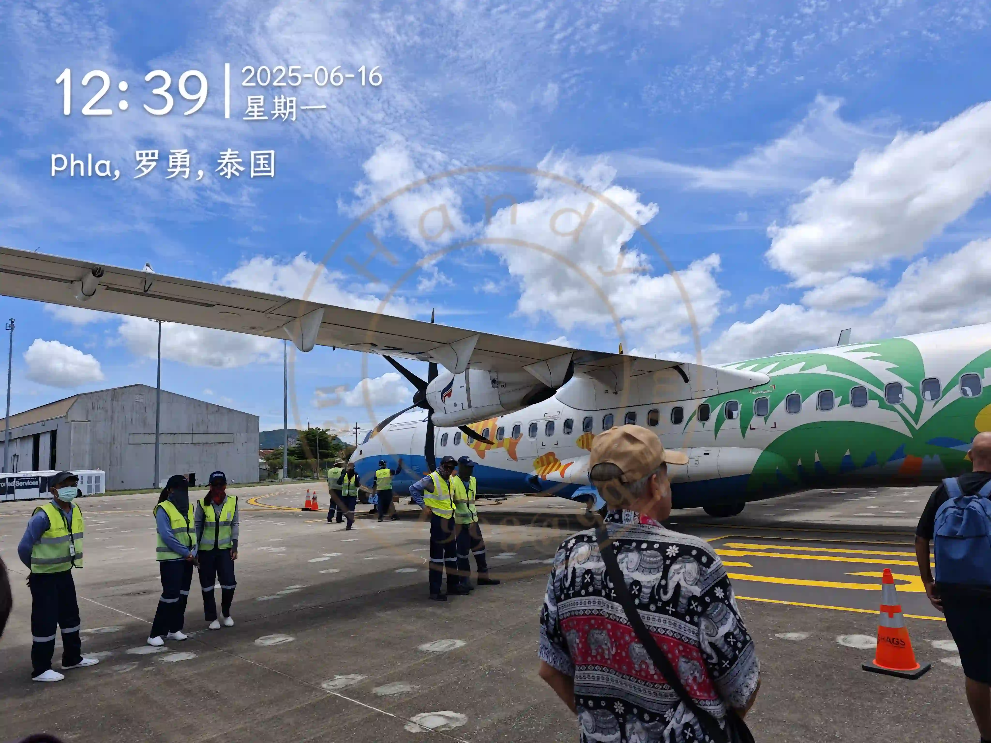 <h2 class='text-xl text-white'></h2>