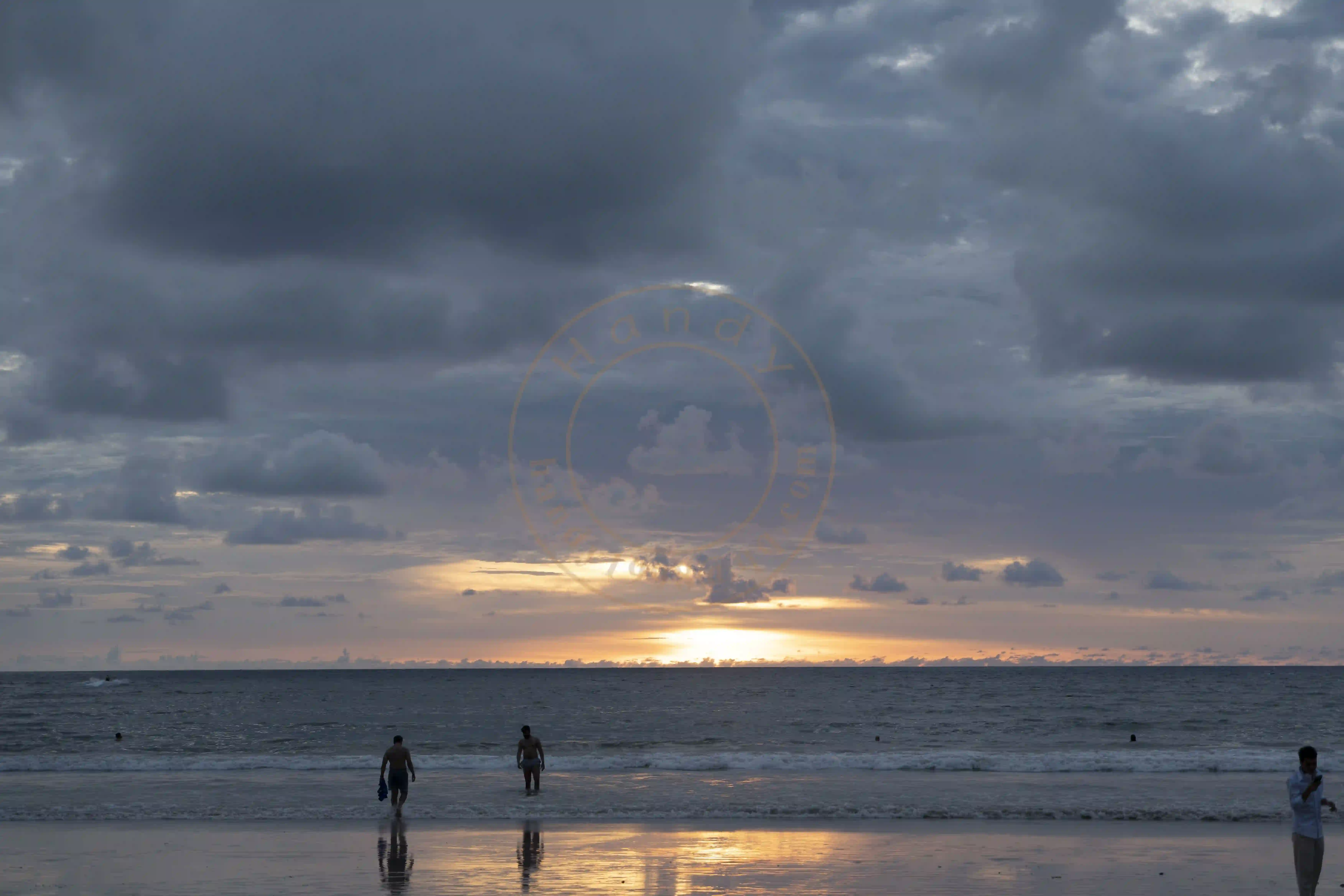 <h2 class='text-xl text-white'></h2>