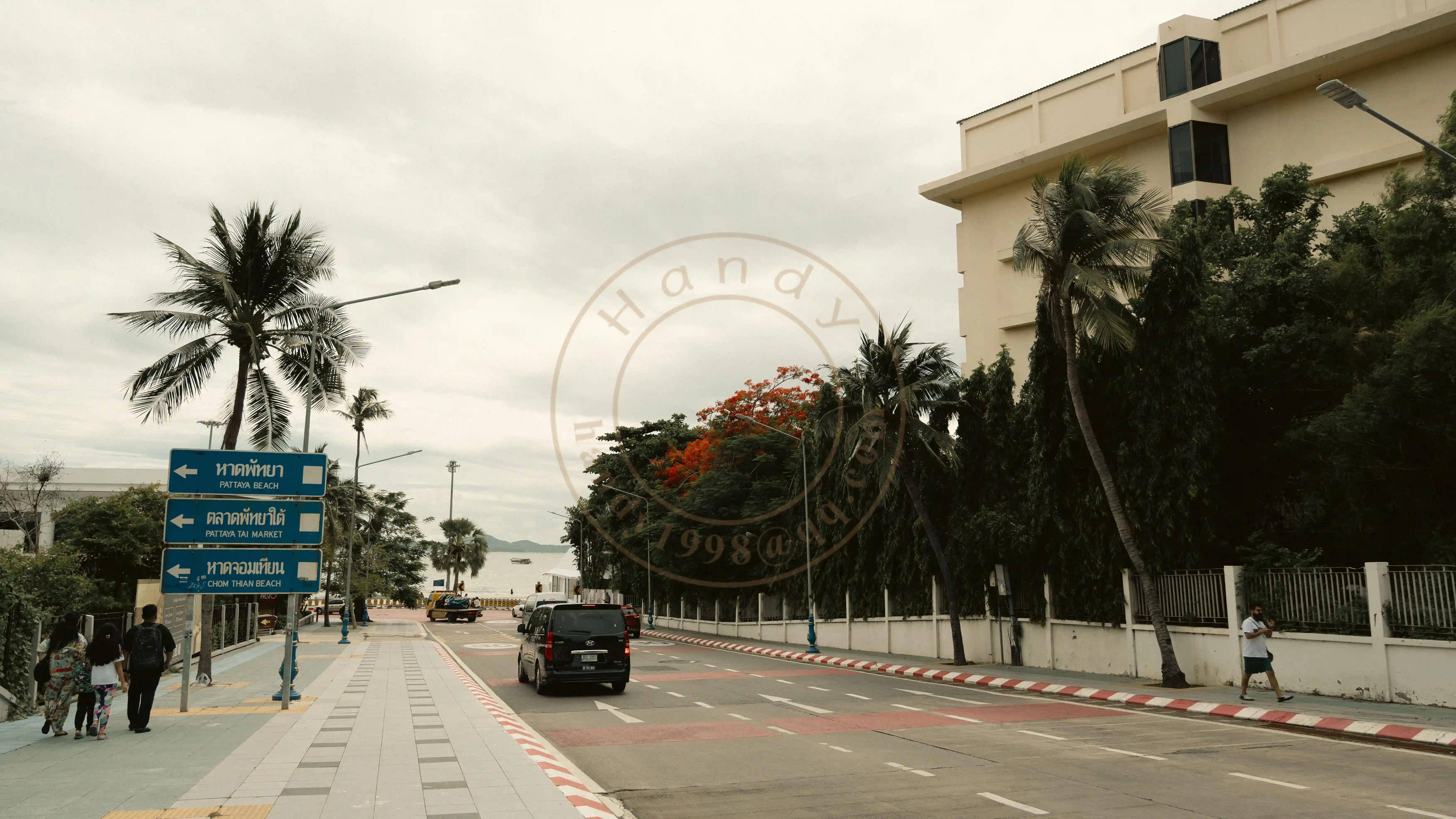 <h2 class='text-xl text-white'></h2>