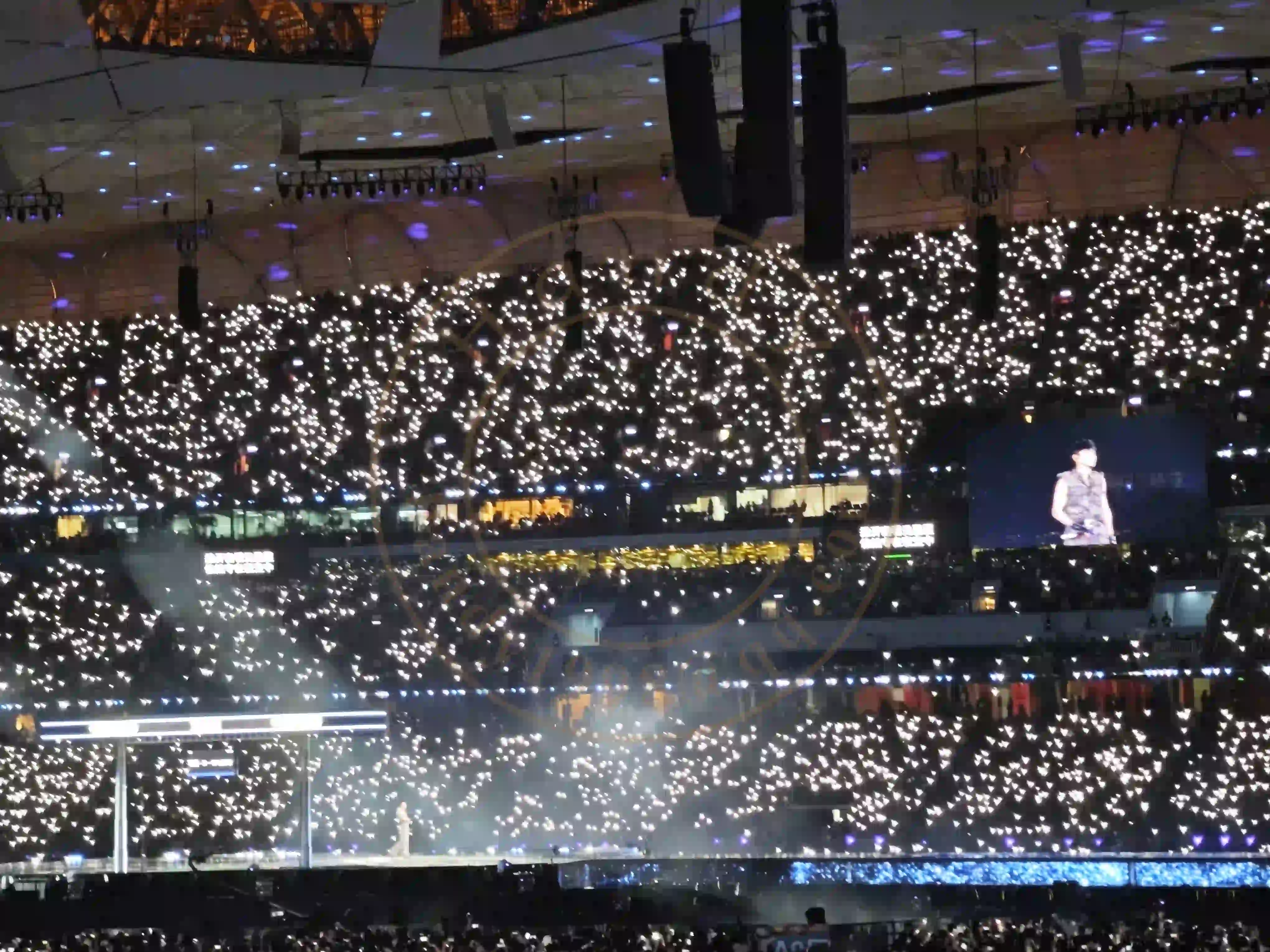 <h2 class='text-xl text-white'></h2>