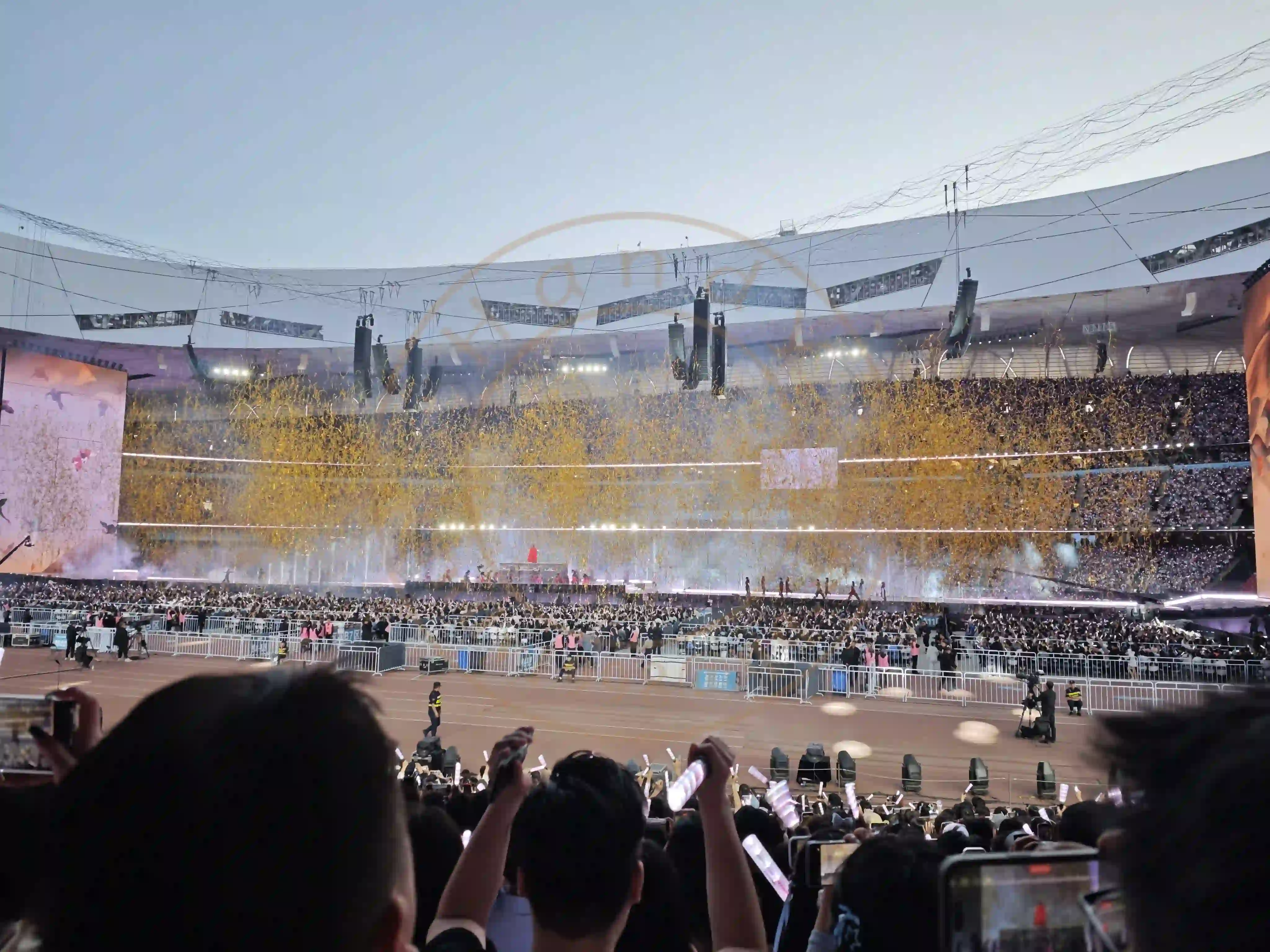 <h2 class='text-xl text-white'></h2>