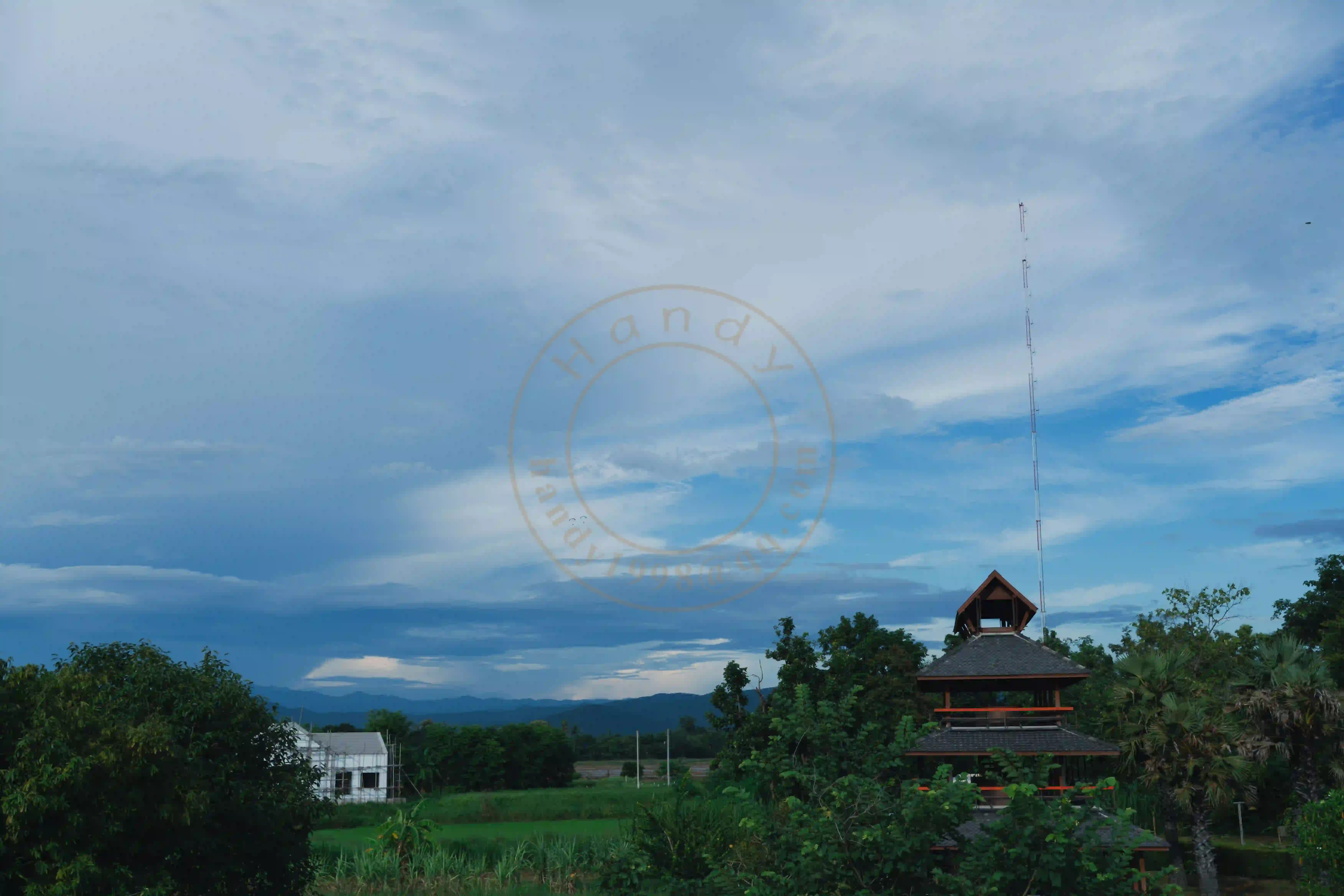 <h2 class='text-xl text-white'></h2>