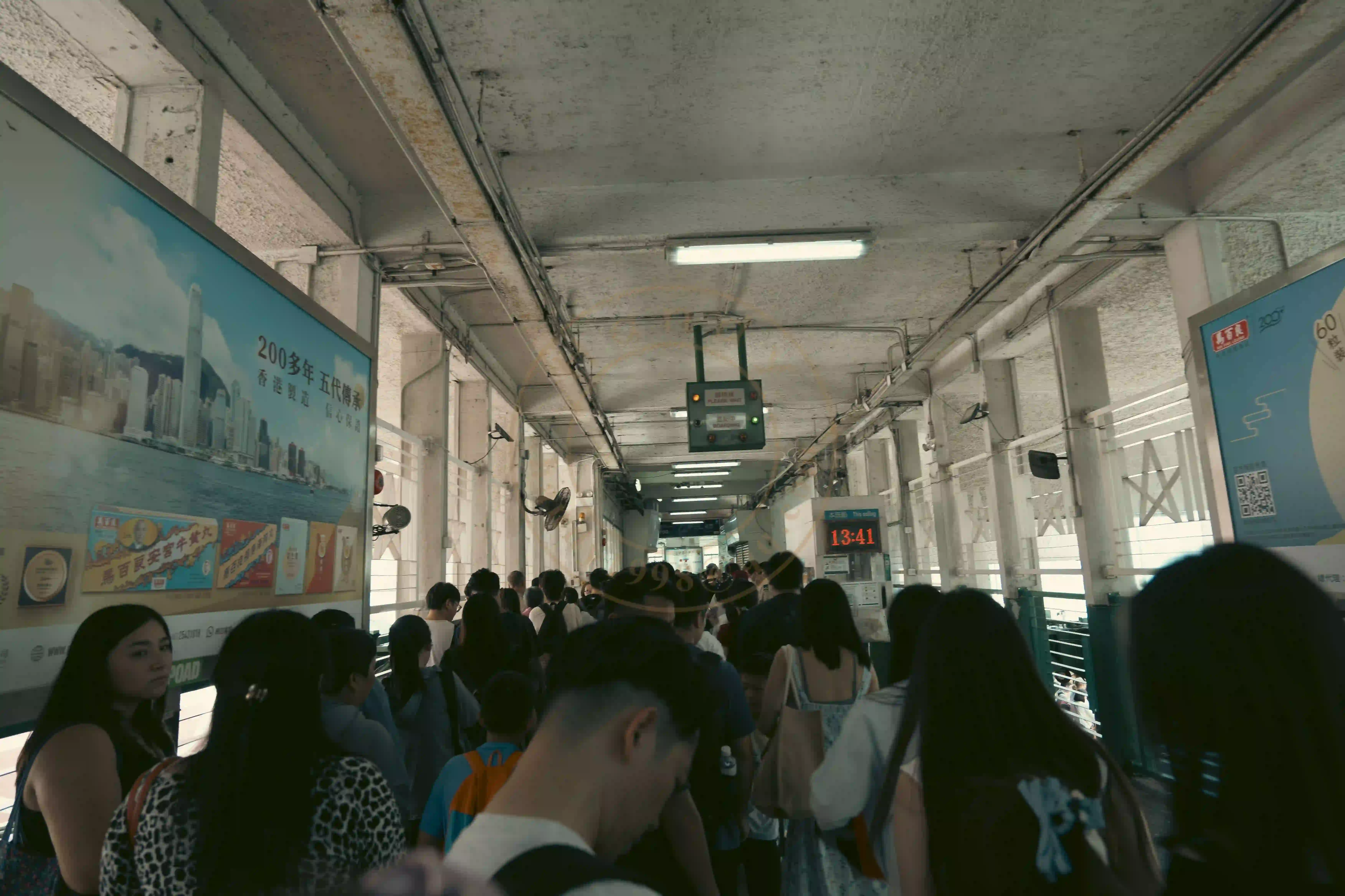 <h2 class='text-xl text-white'></h2>