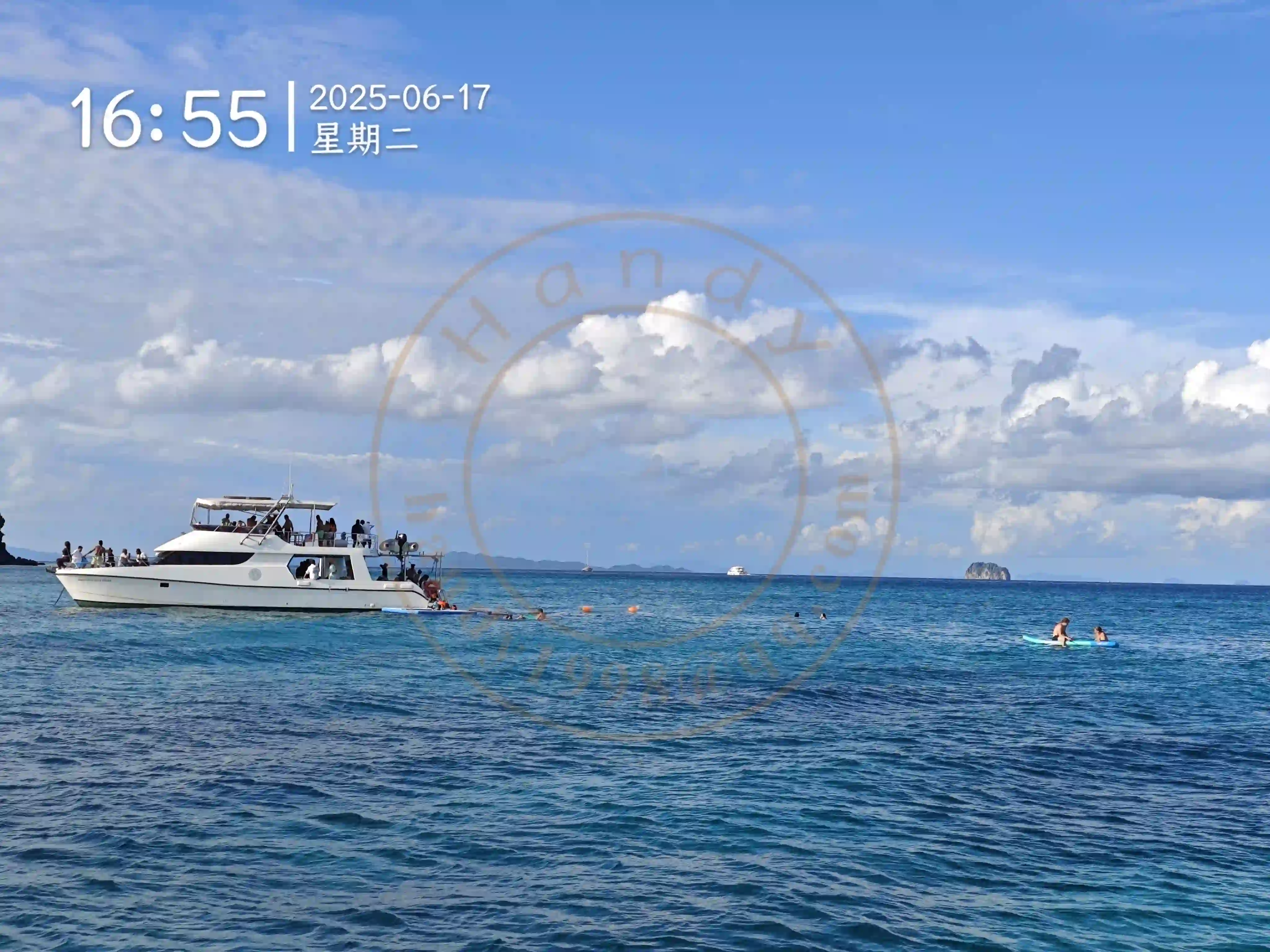 <h2 class='text-xl text-white'></h2>