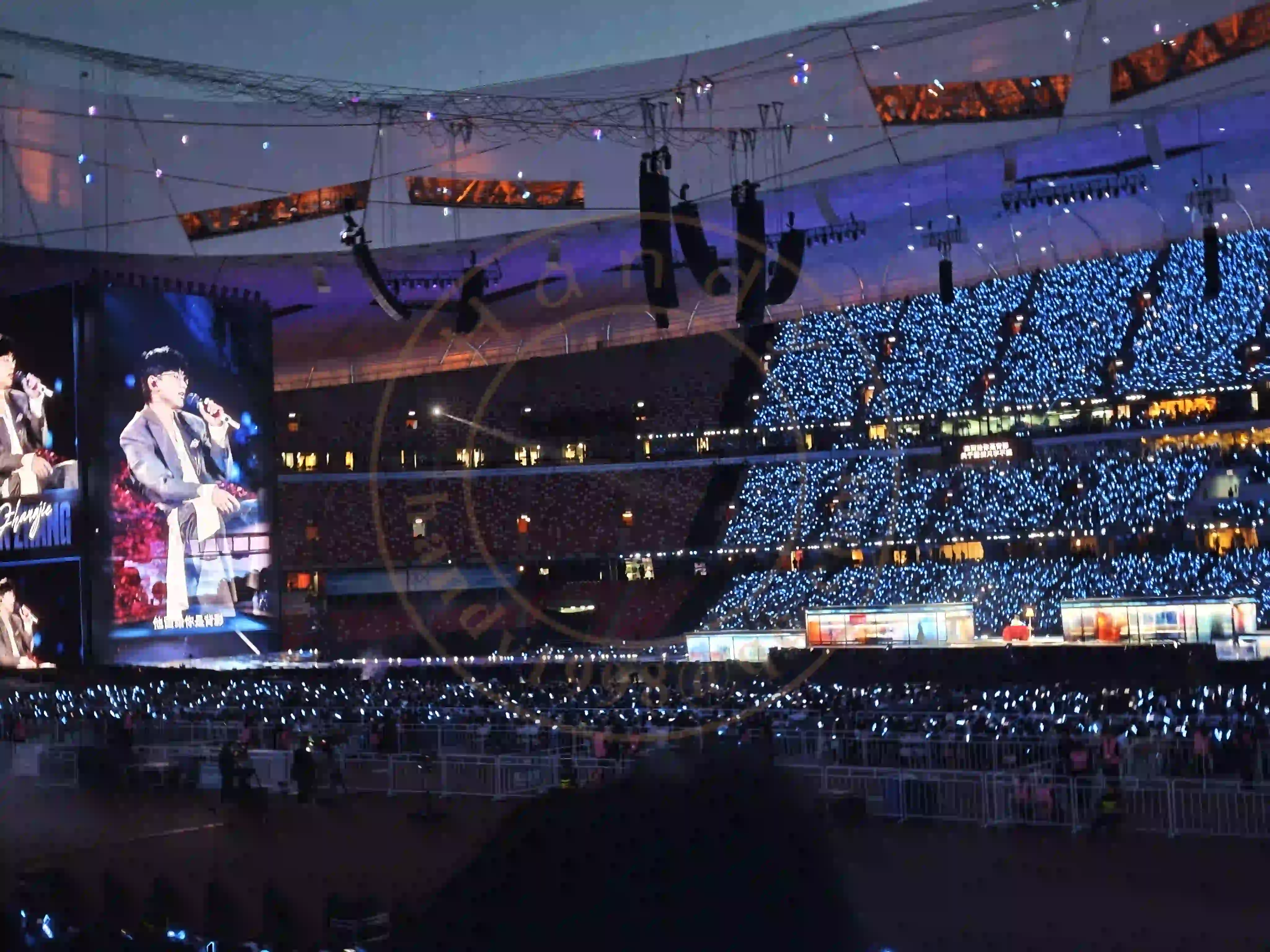 <h2 class='text-xl text-white'></h2>