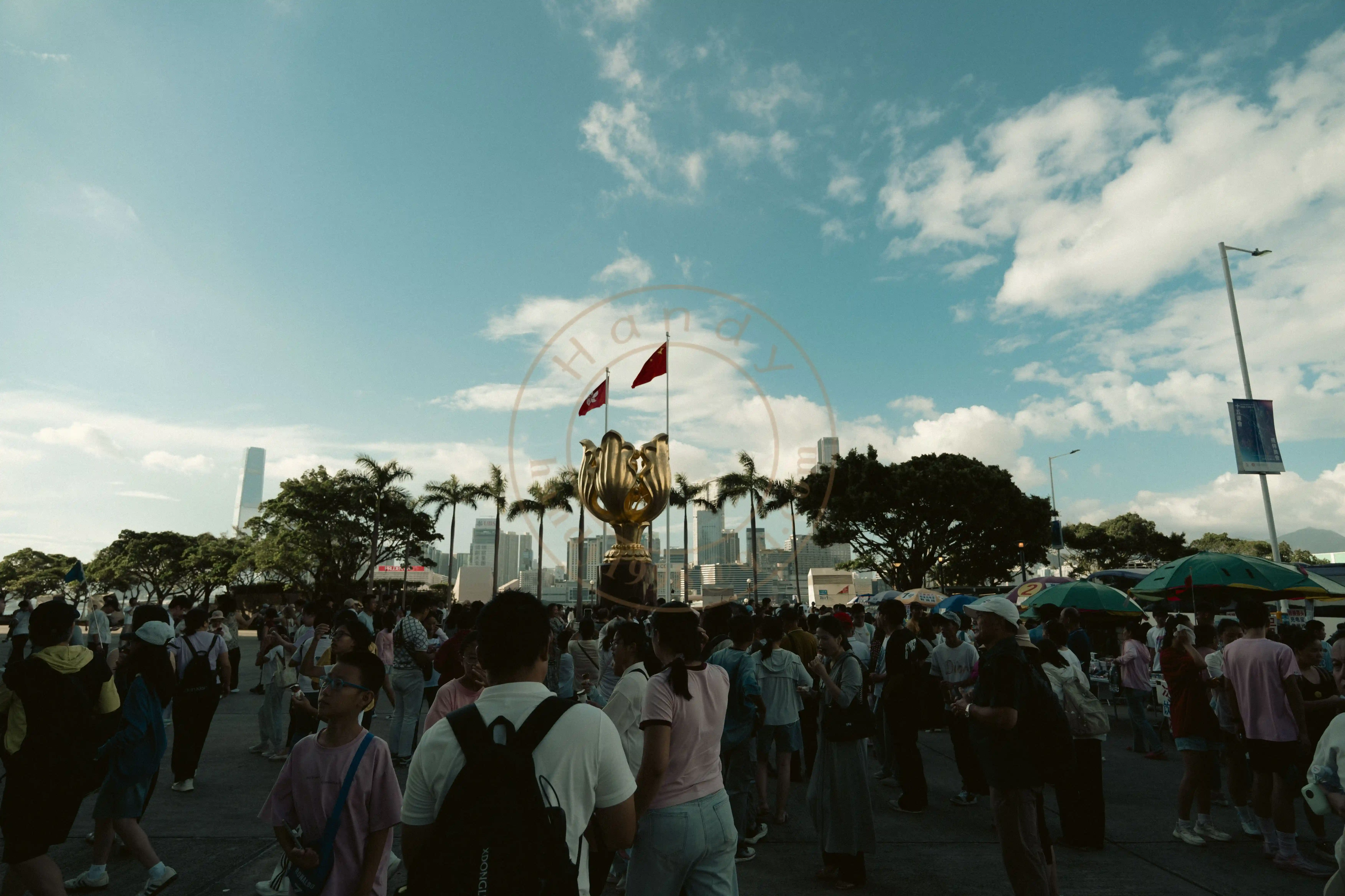 <h2 class='text-xl text-white'></h2>