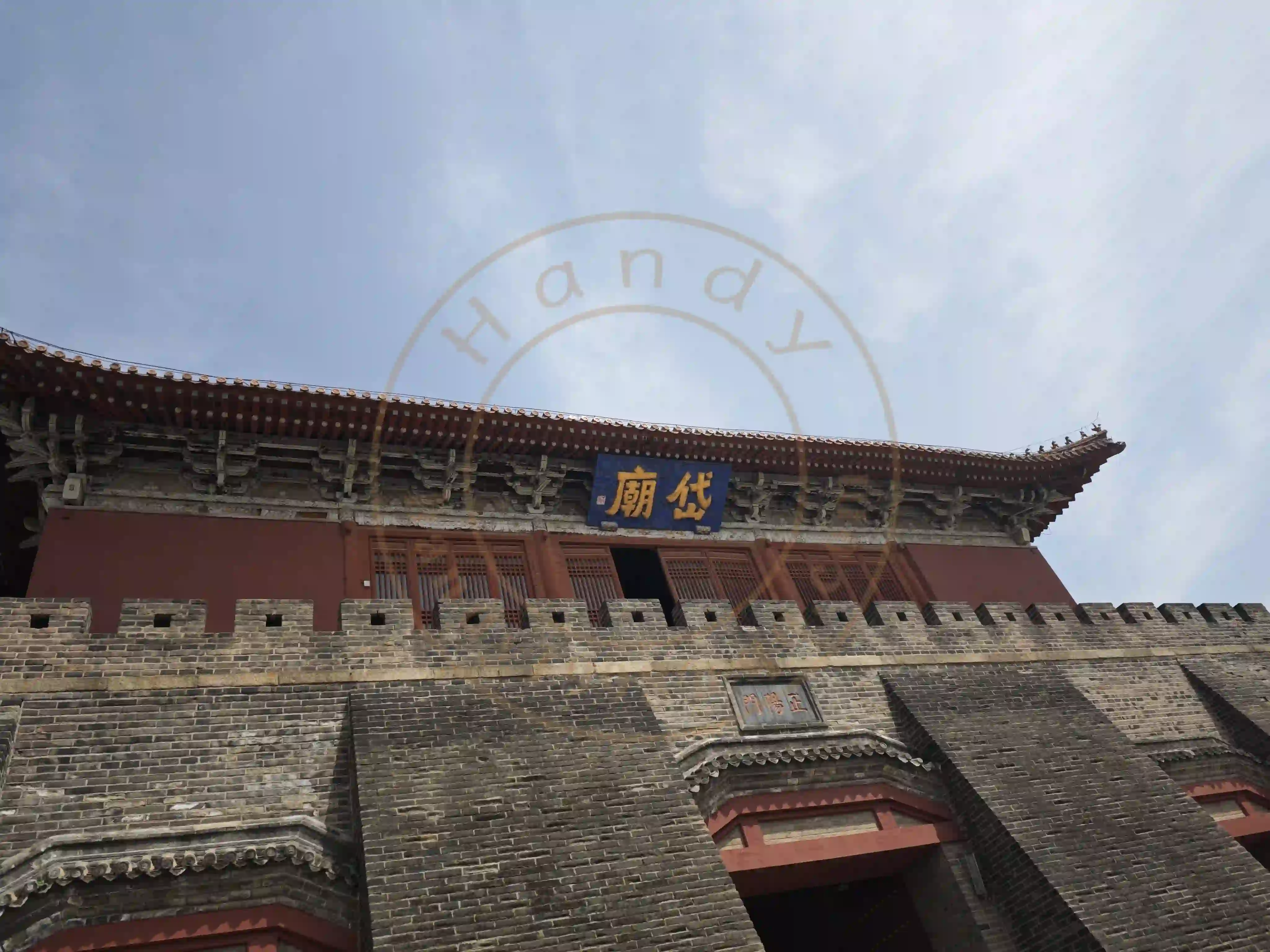 <h2 class='text-xl text-white'></h2>