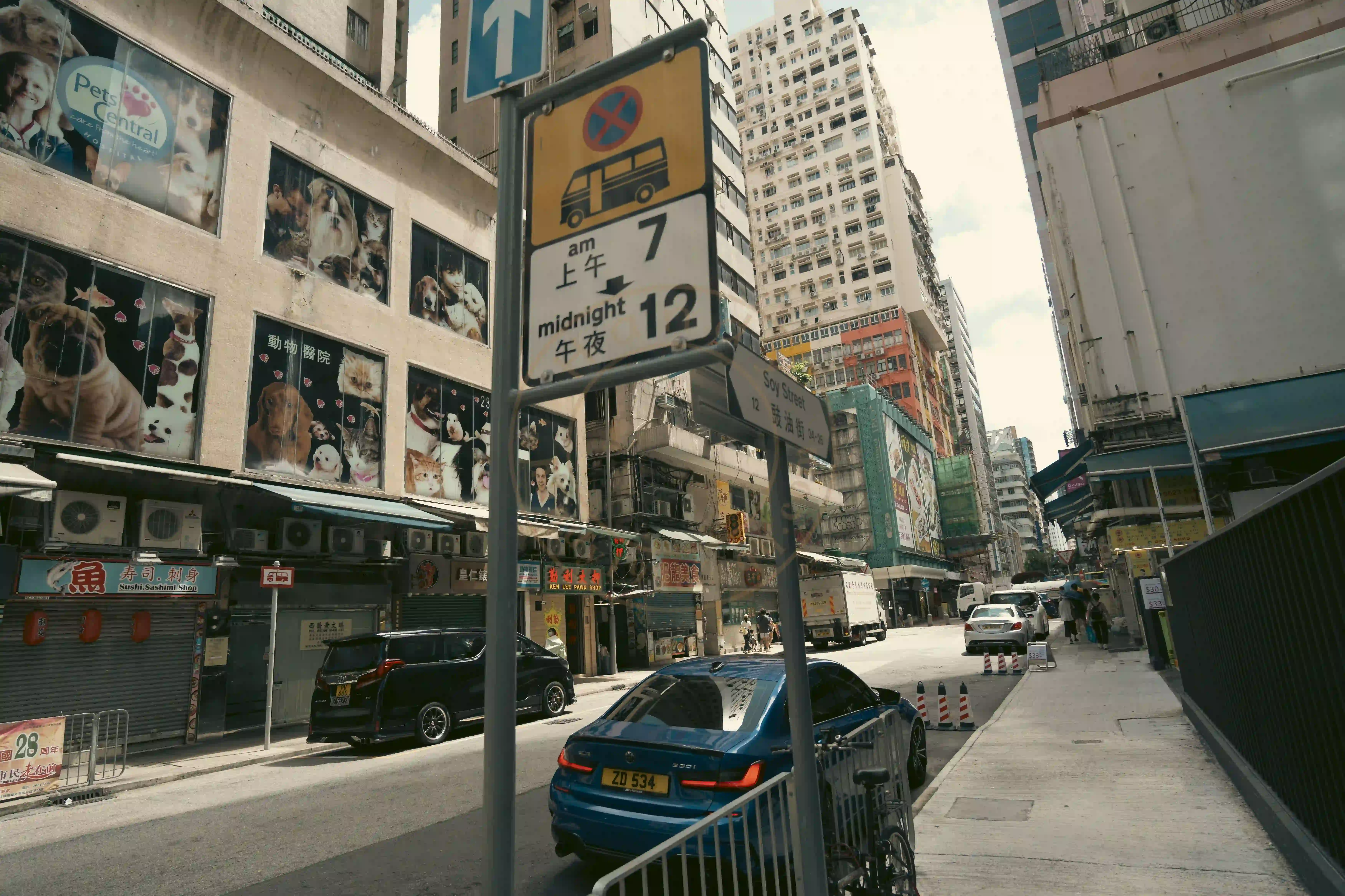 <h2 class='text-xl text-white'></h2>