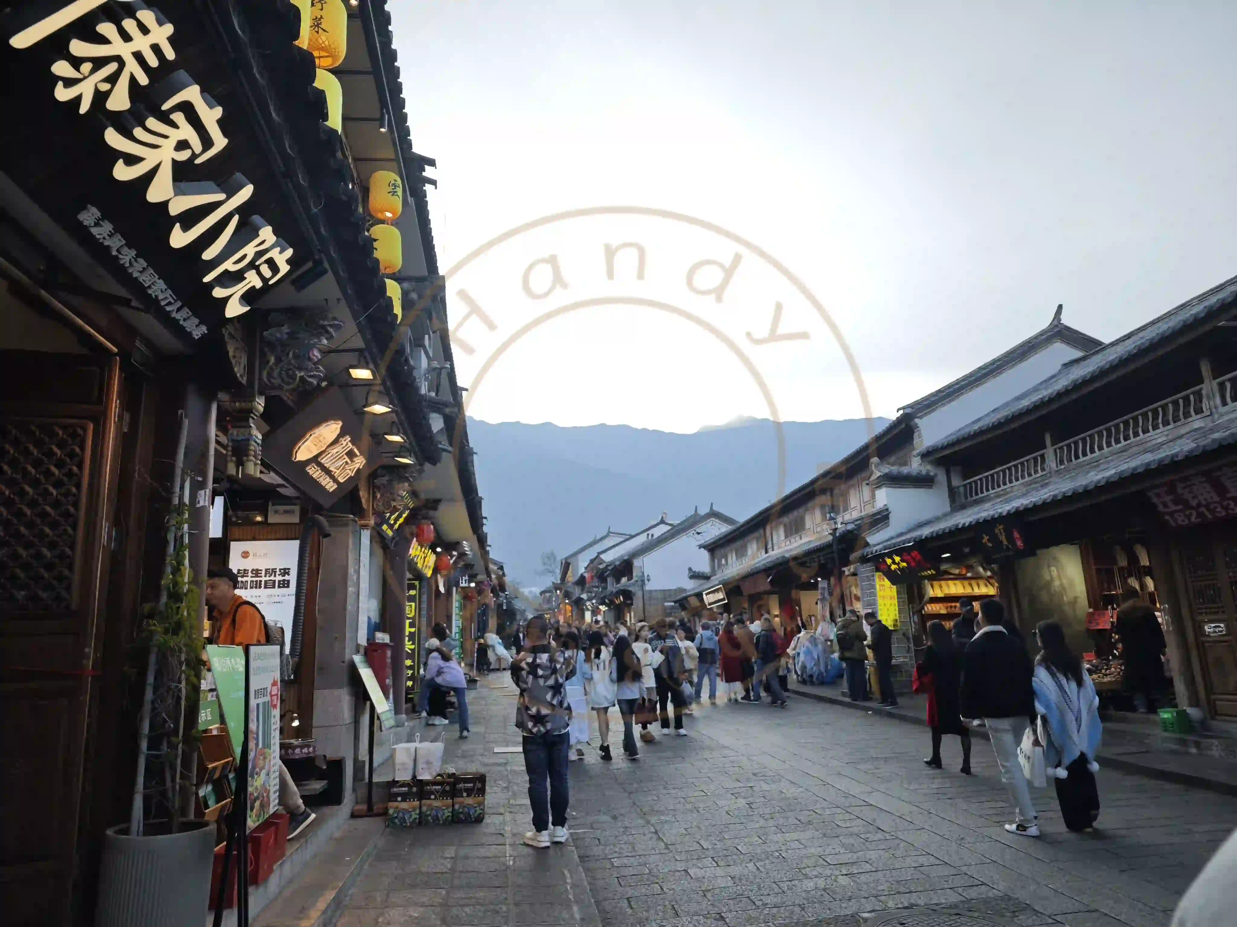 <h2 class='text-xl text-white'></h2>