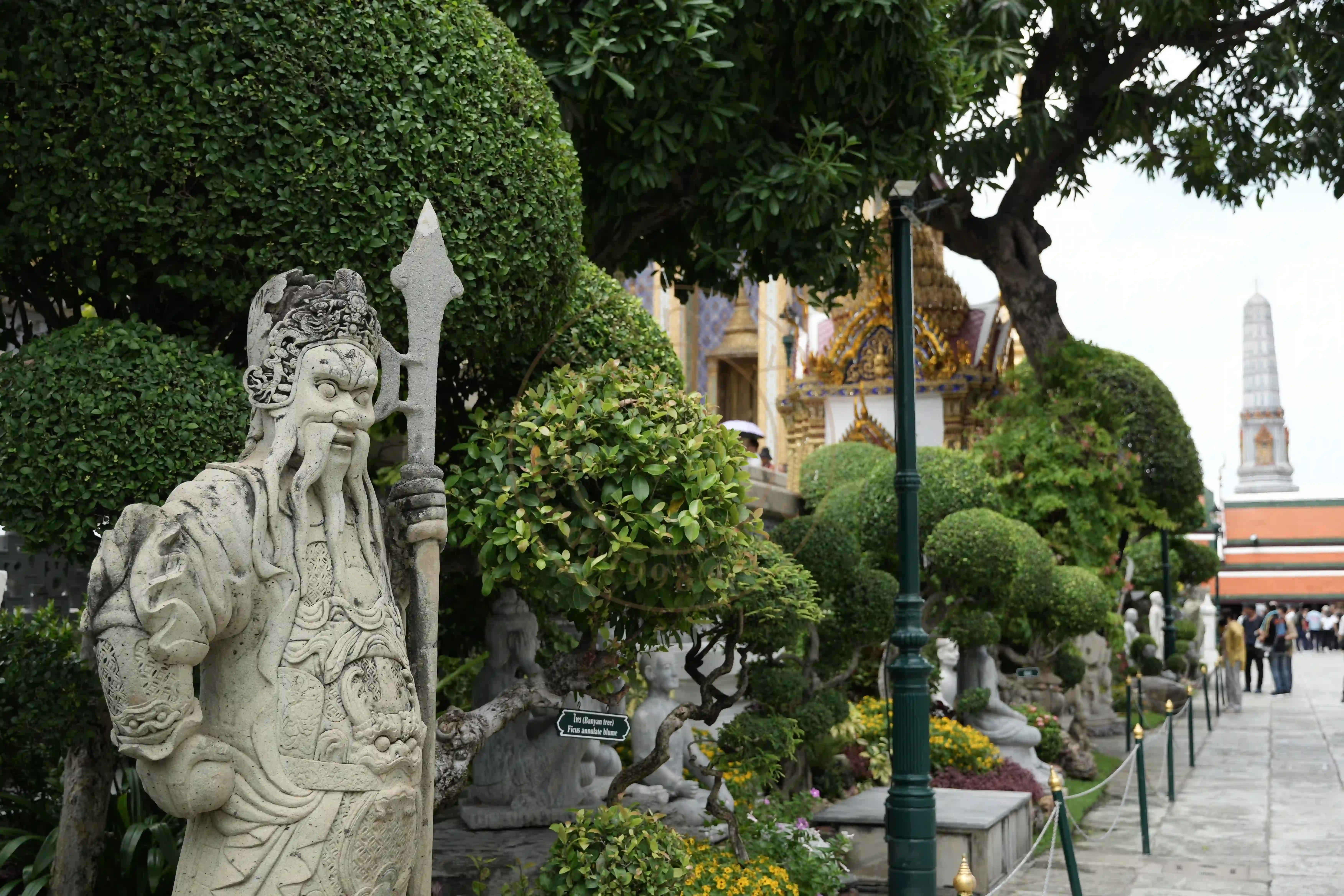 <h2 class='text-xl text-white'></h2>