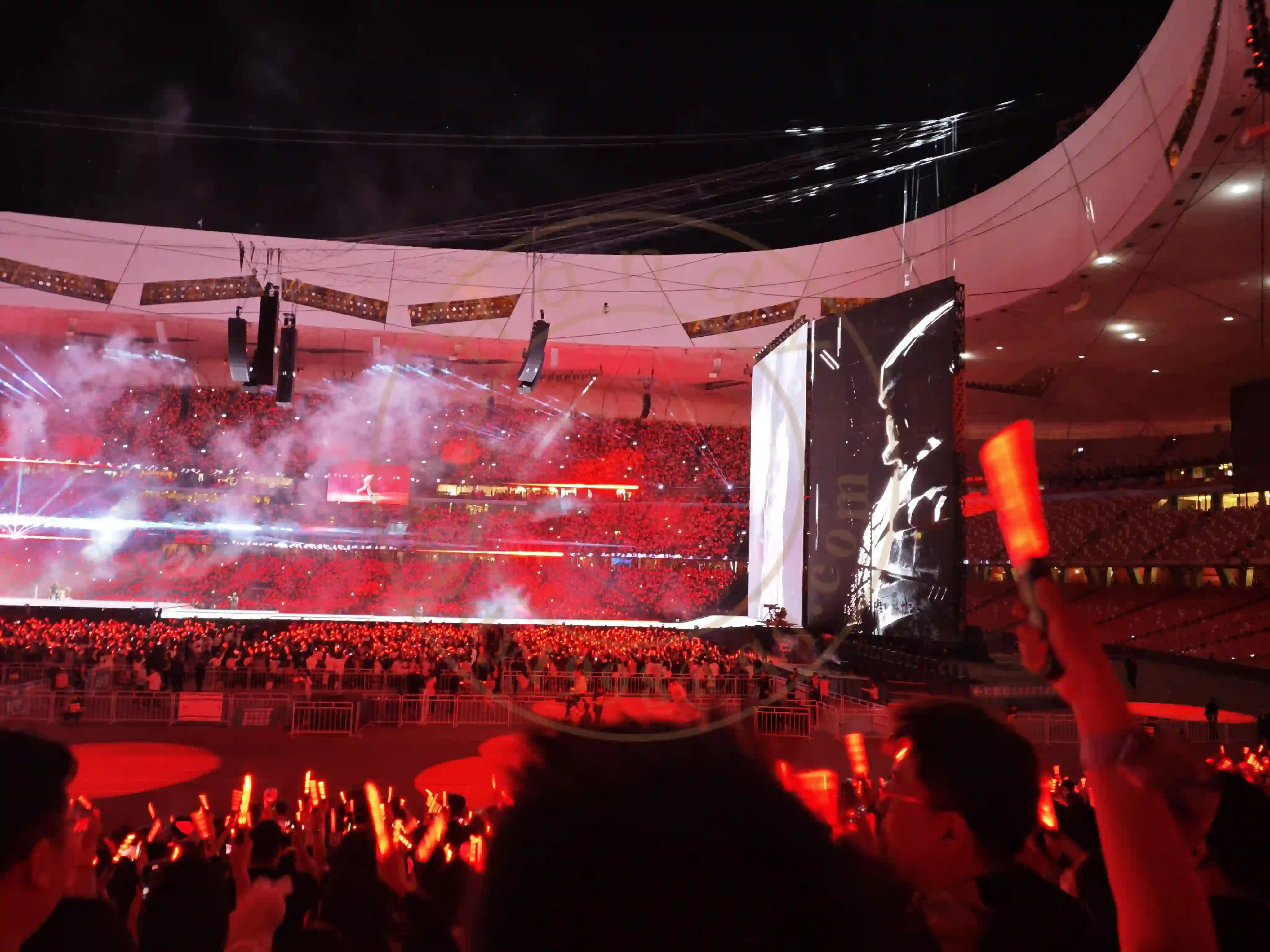 <h2 class='text-xl text-white'></h2>