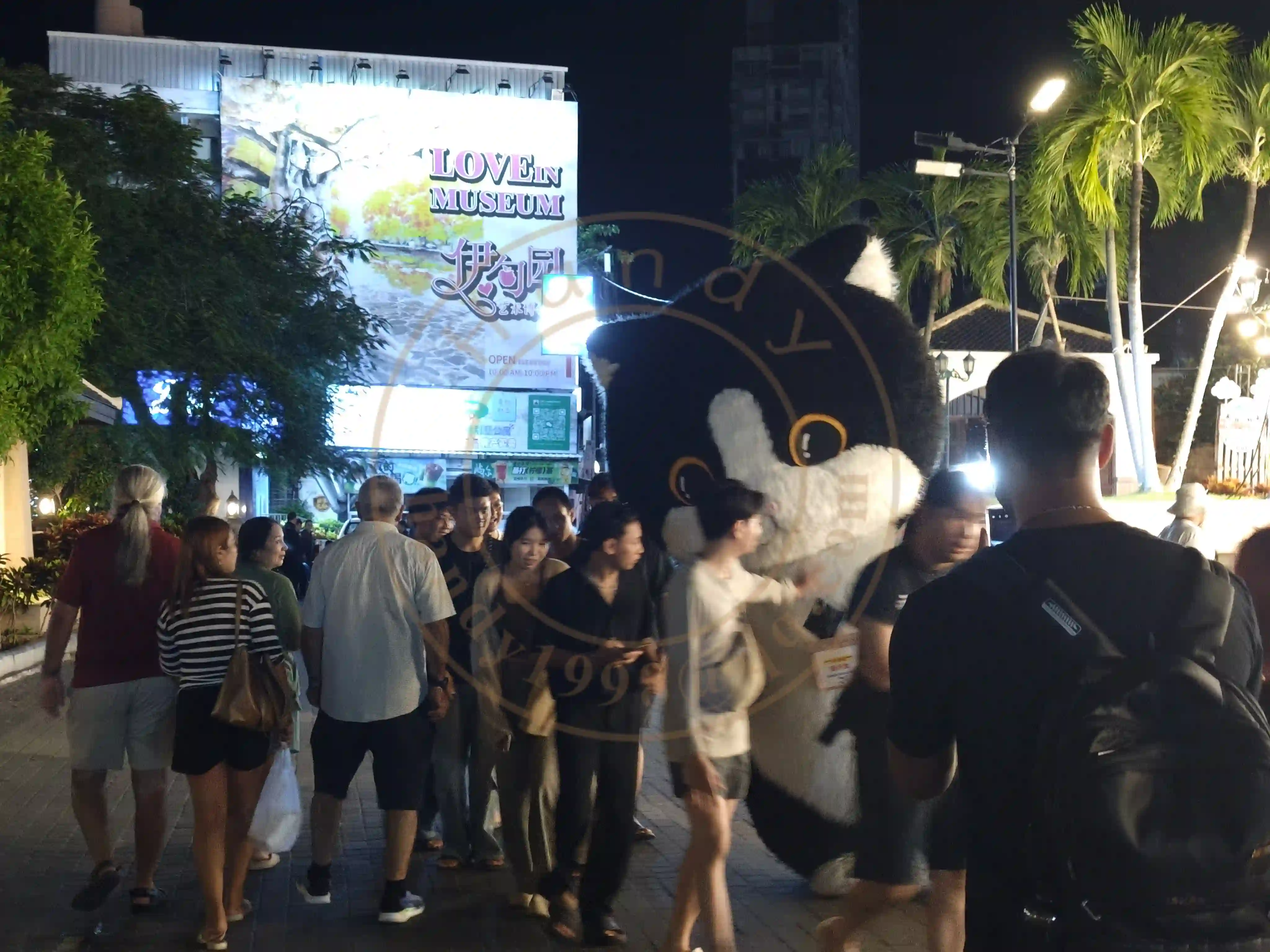 <h2 class='text-xl text-white'></h2>