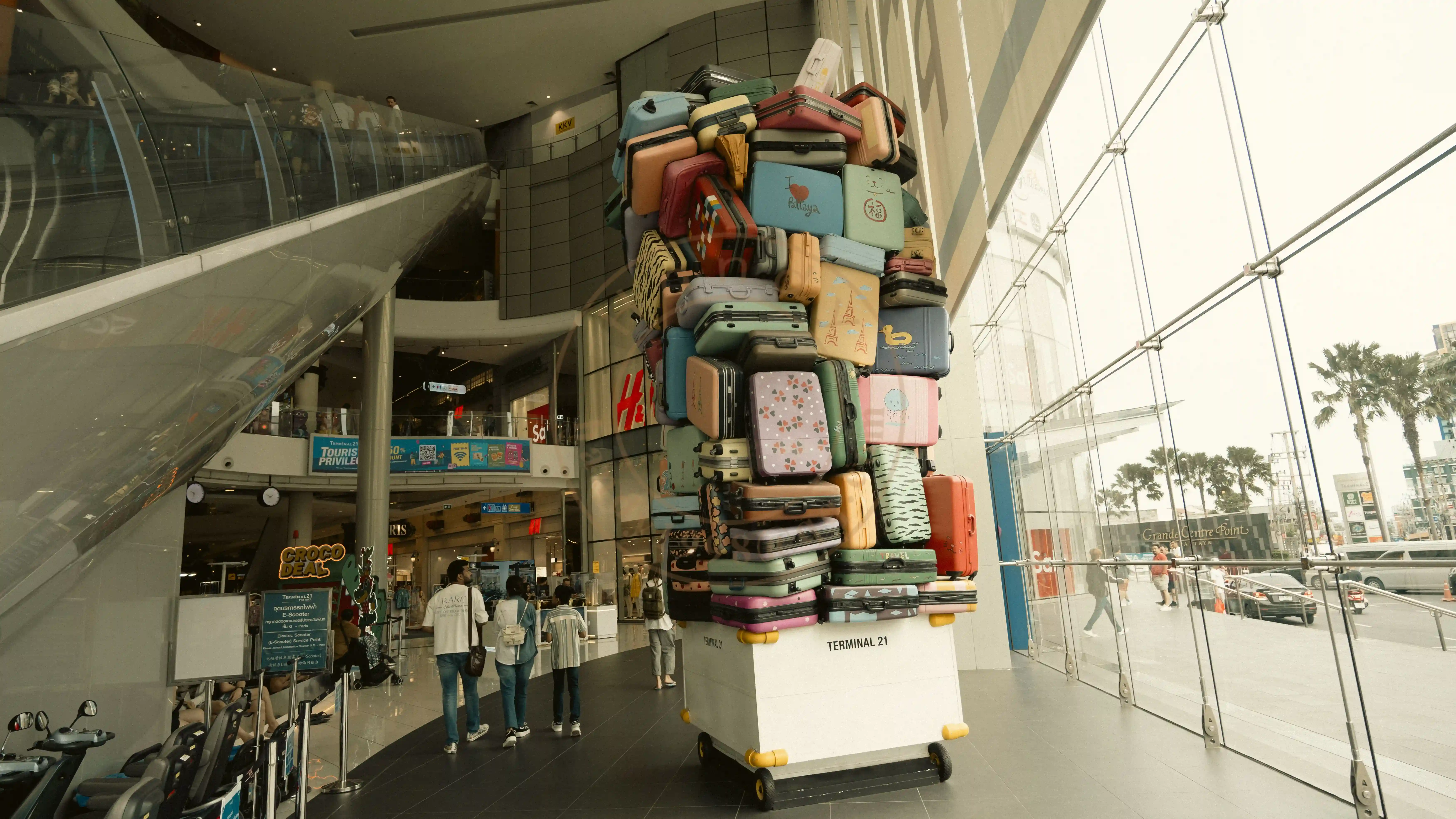 <h2 class='text-xl text-white'></h2>