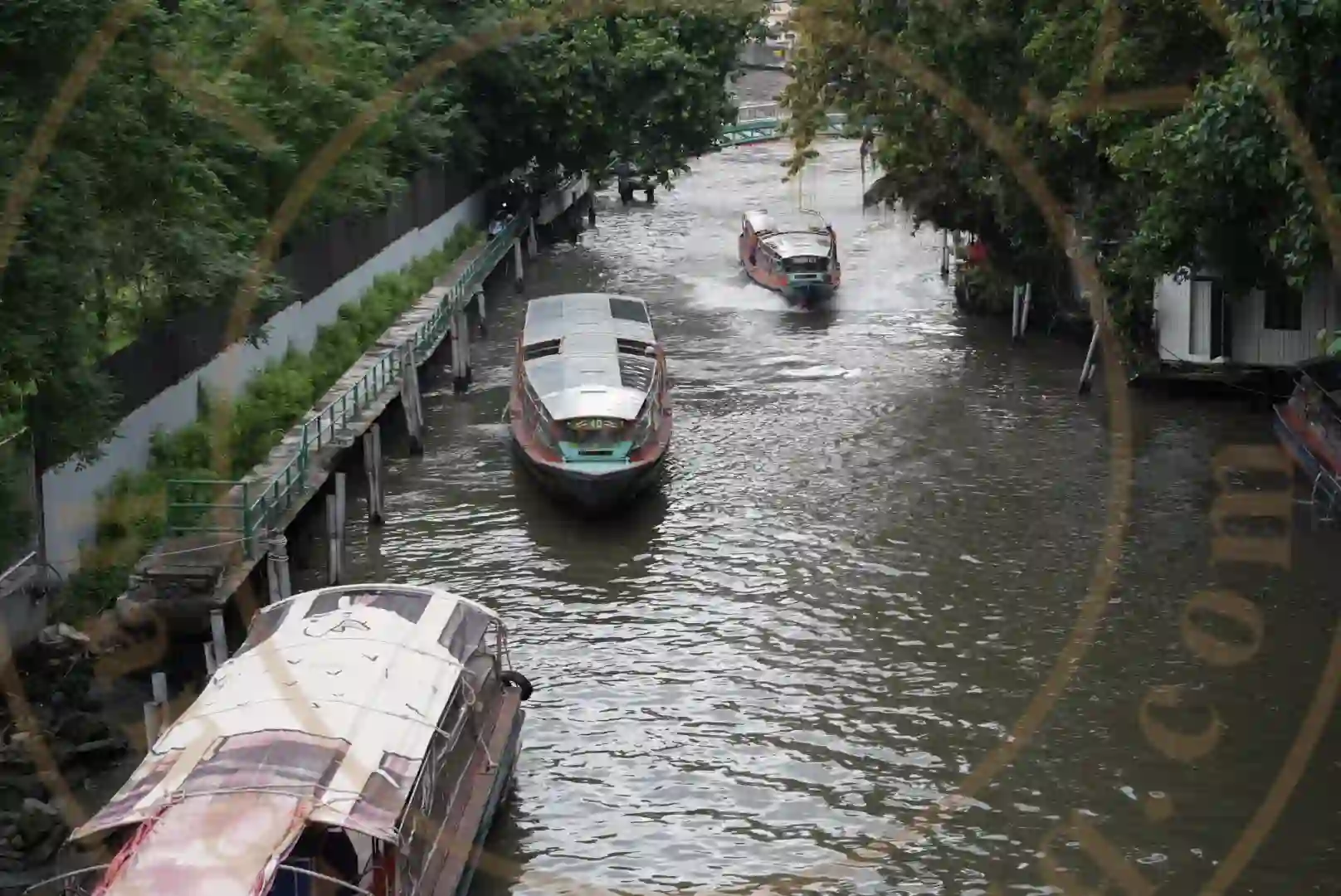 <h2 class='text-xl text-white'></h2>